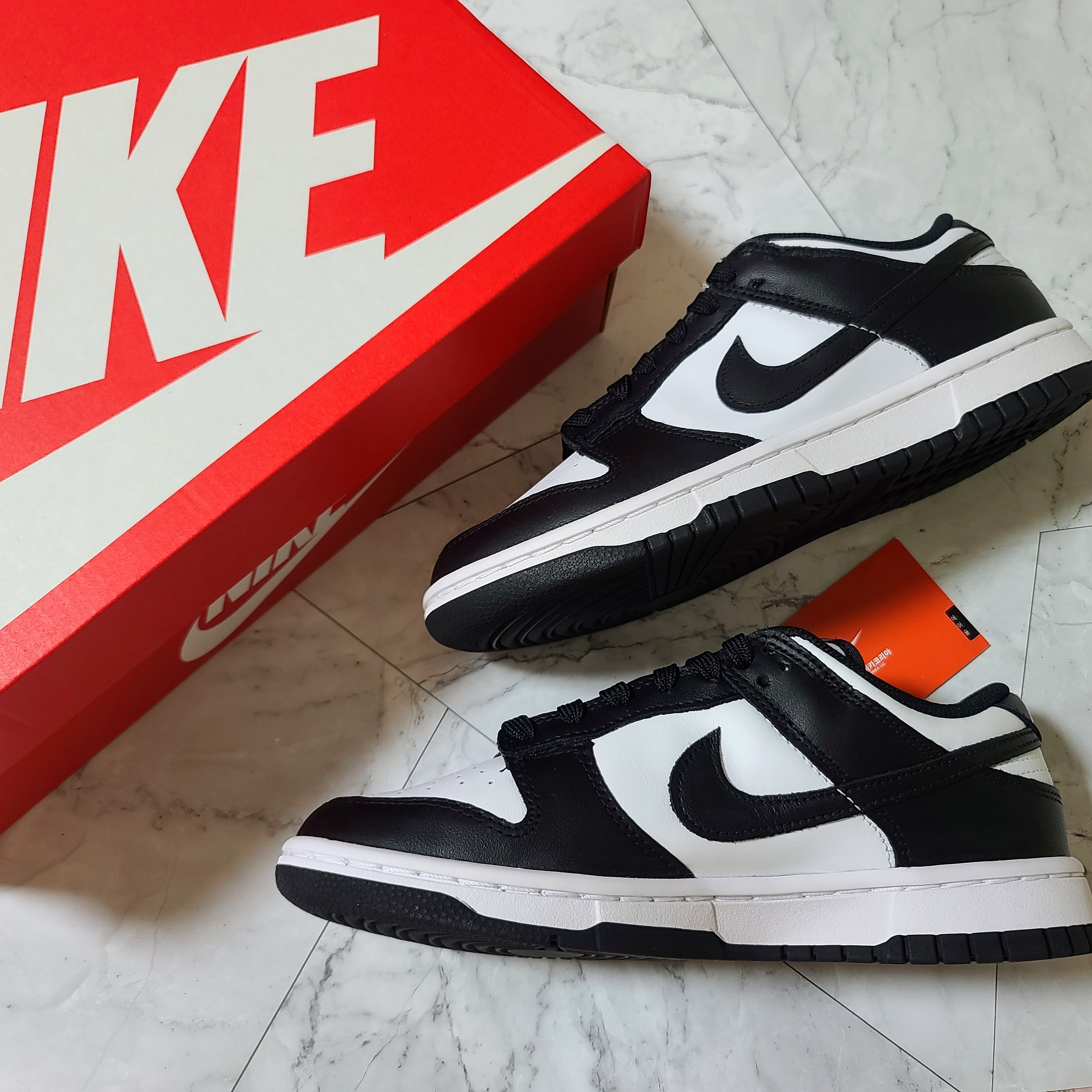 (W) Nike Dunk Low Black 착용 스타일 - 2