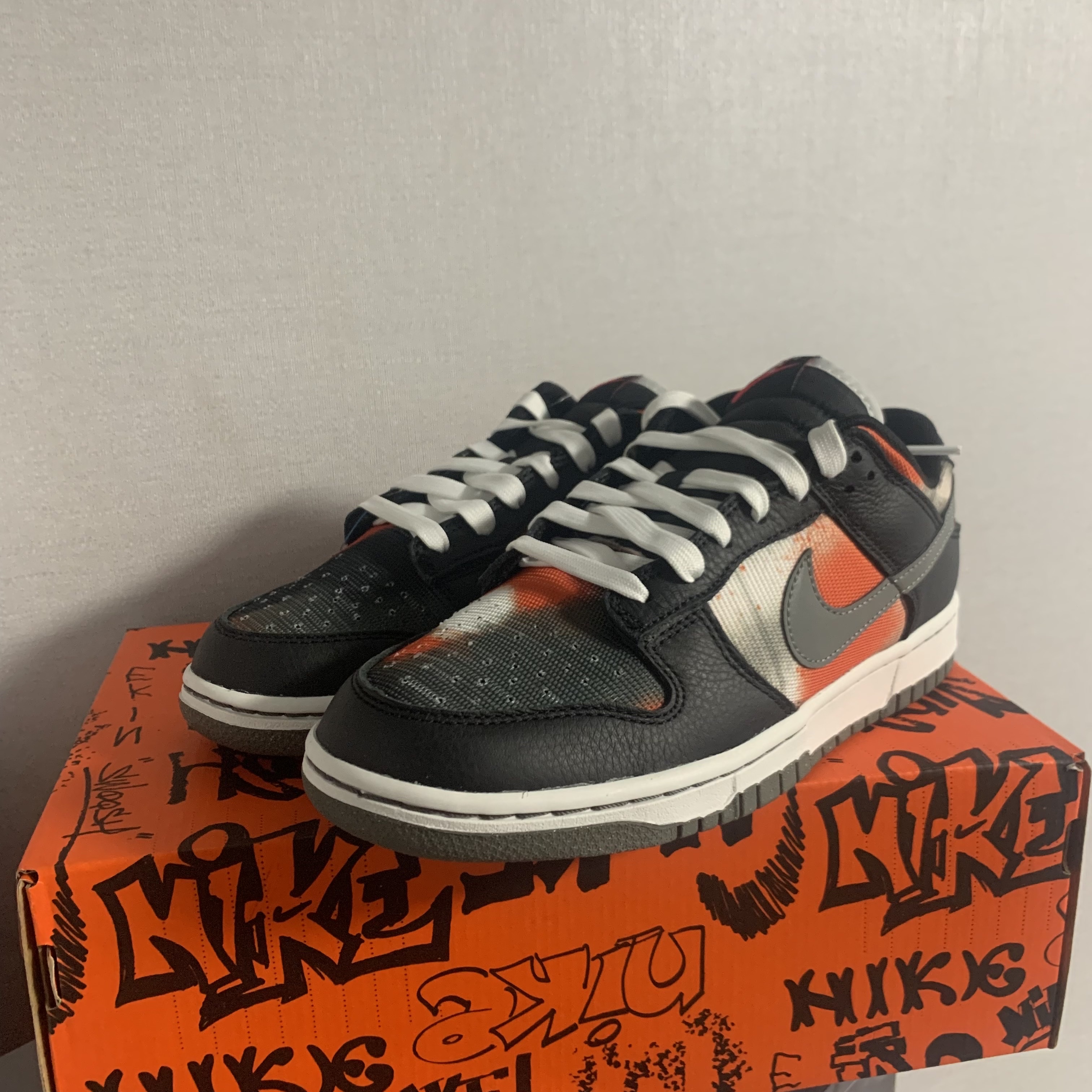 Nike Dunk Low Retro PRM Black and Tumbled Grey 착용 스타일