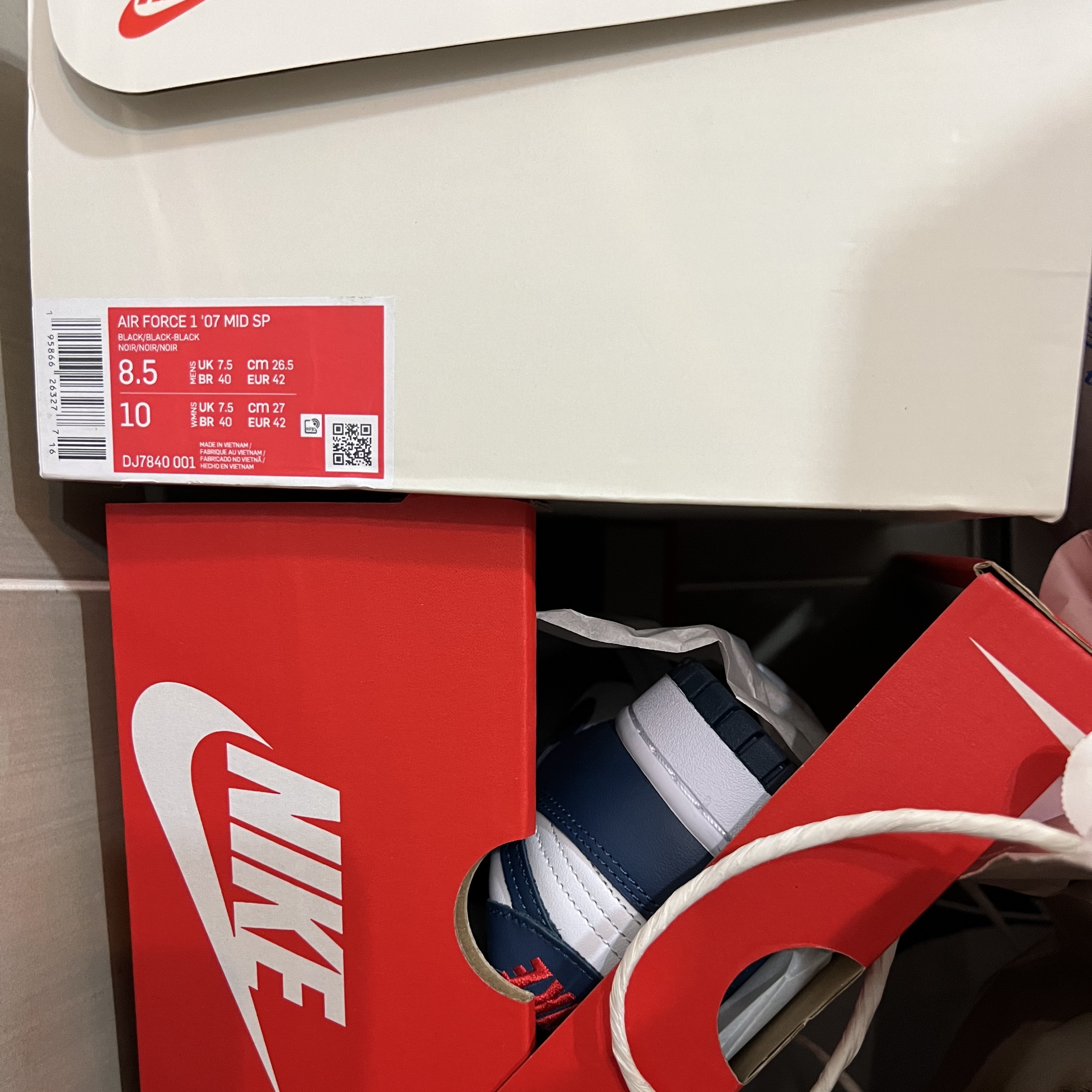 Nike Dunk Low Retro Valerian Blue, Nike x Stussy Air Force 1 '07 Mid SP Black 착용 스타일