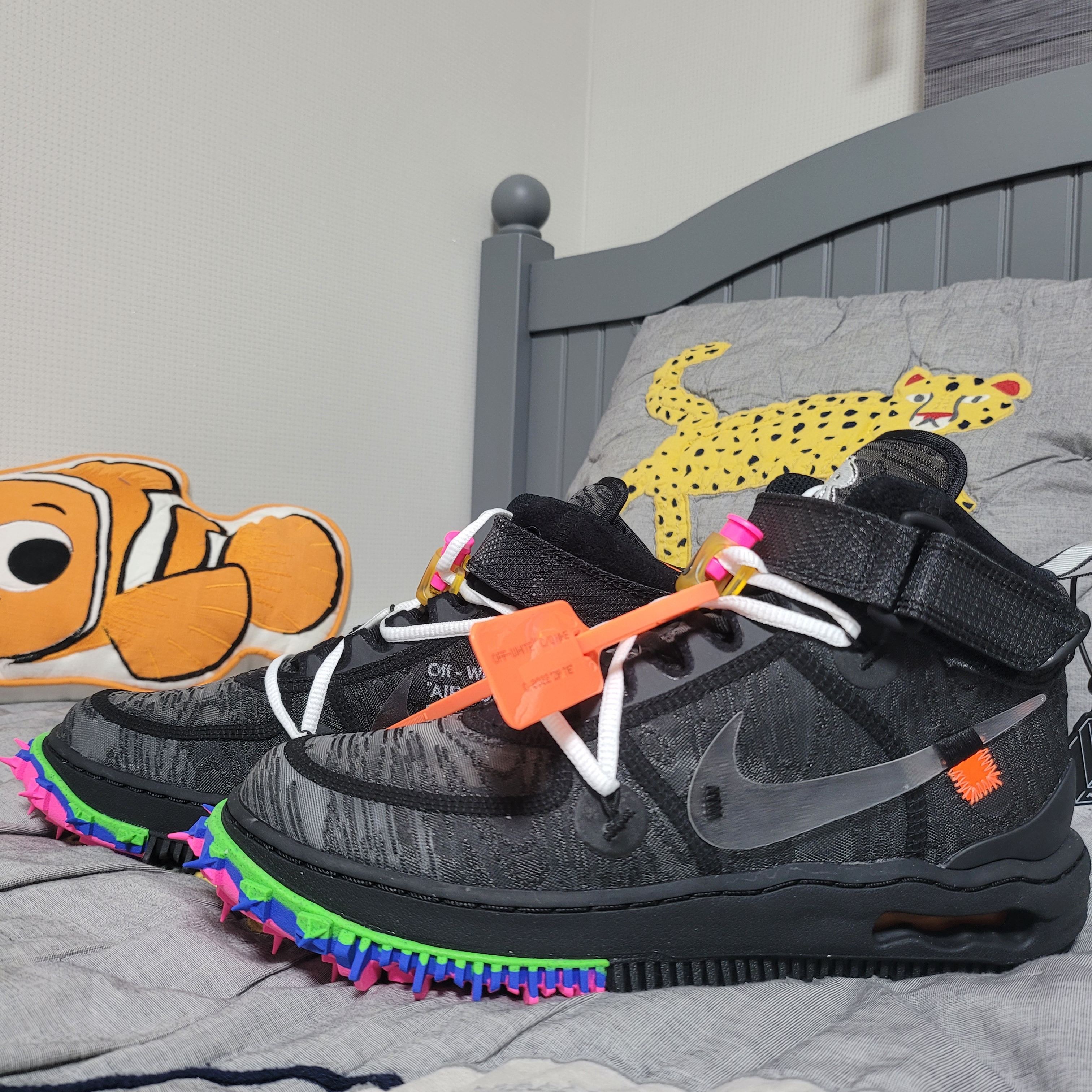 Nike x Off-White Air Force 1 Mid SP Black 착용 스타일 - 4