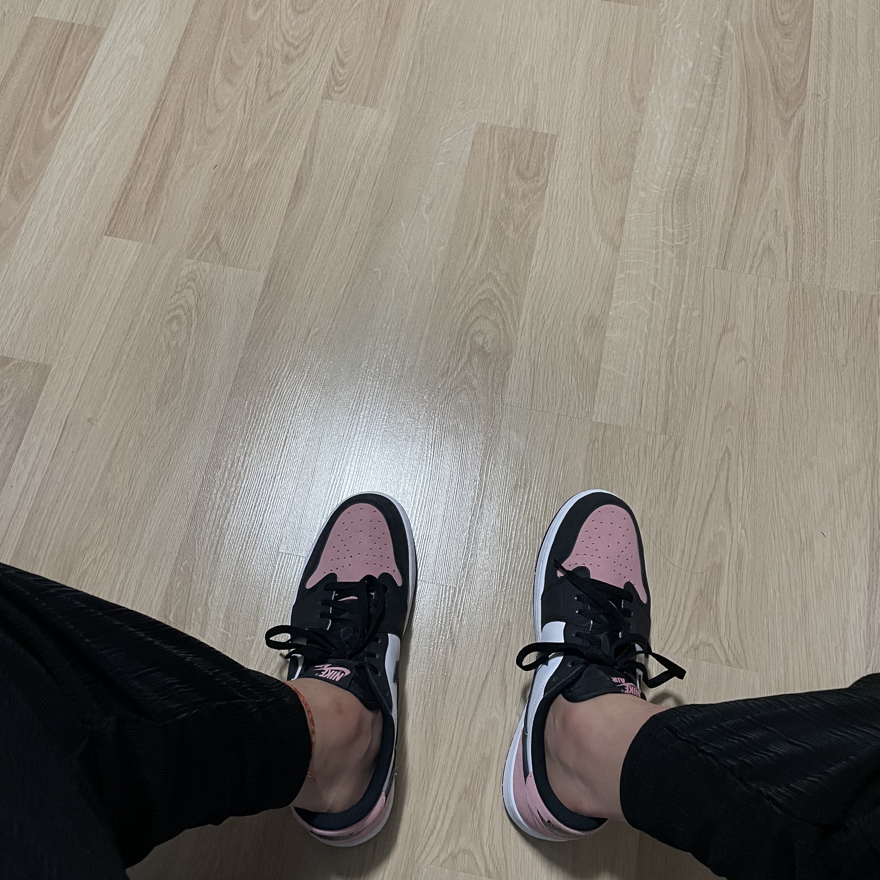 Jordan 1 Retro Low OG Bleached Coral 착용 스타일 - 4
