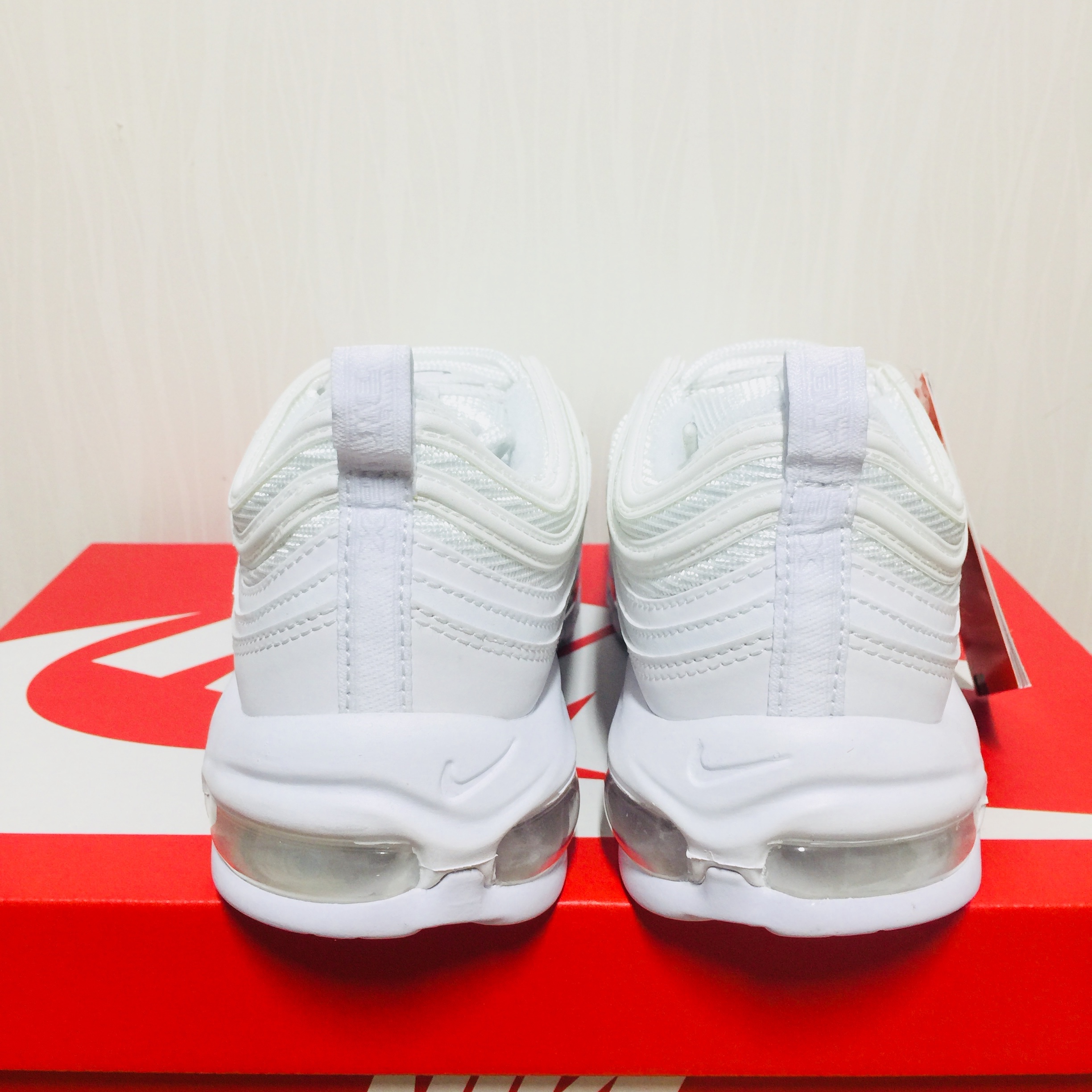 (W) Nike Air Max 97 White Pure Platinum 착용 스타일 - 3