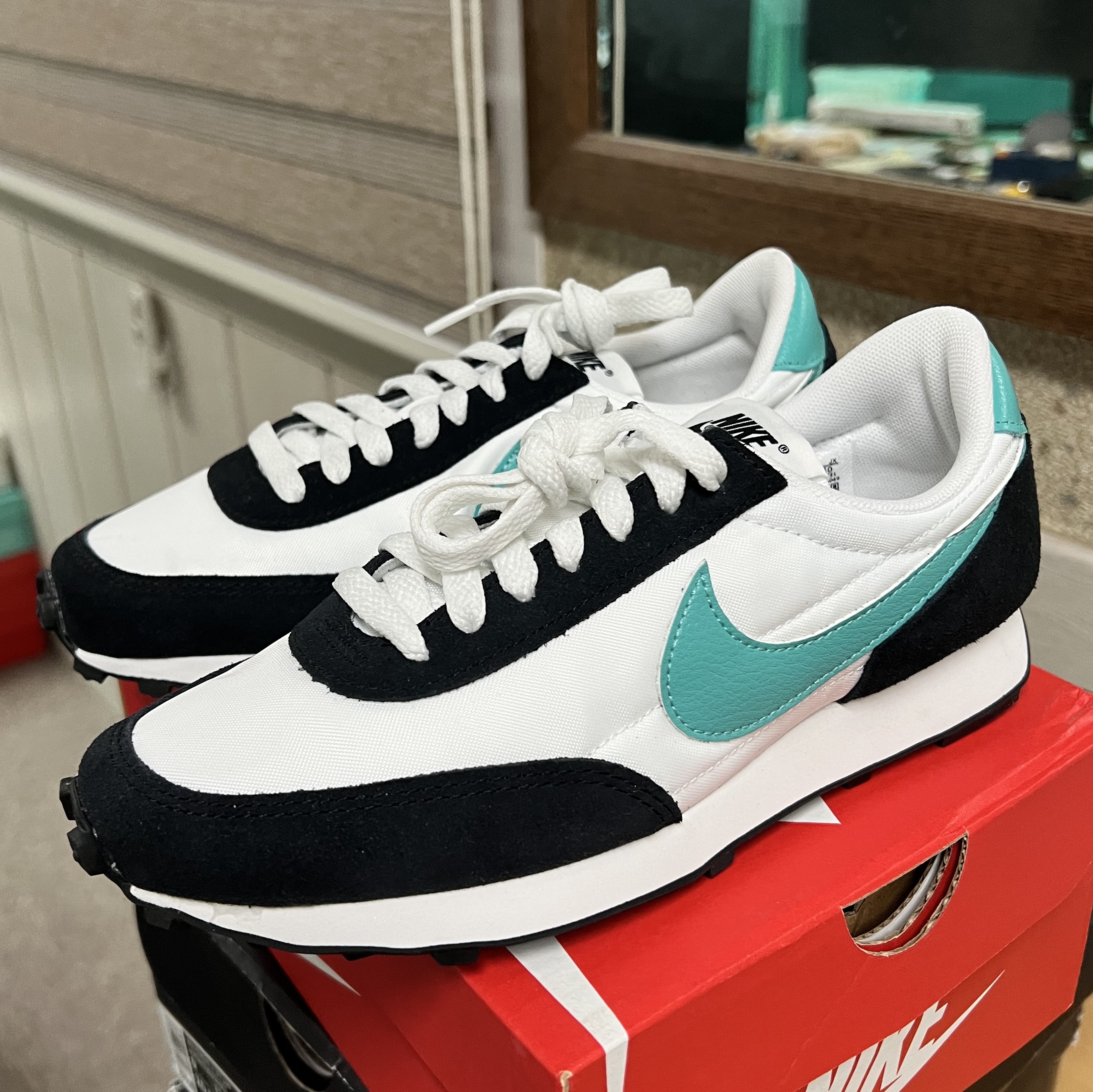 (W) Nike Daybreak White Washed Teal 착용 스타일