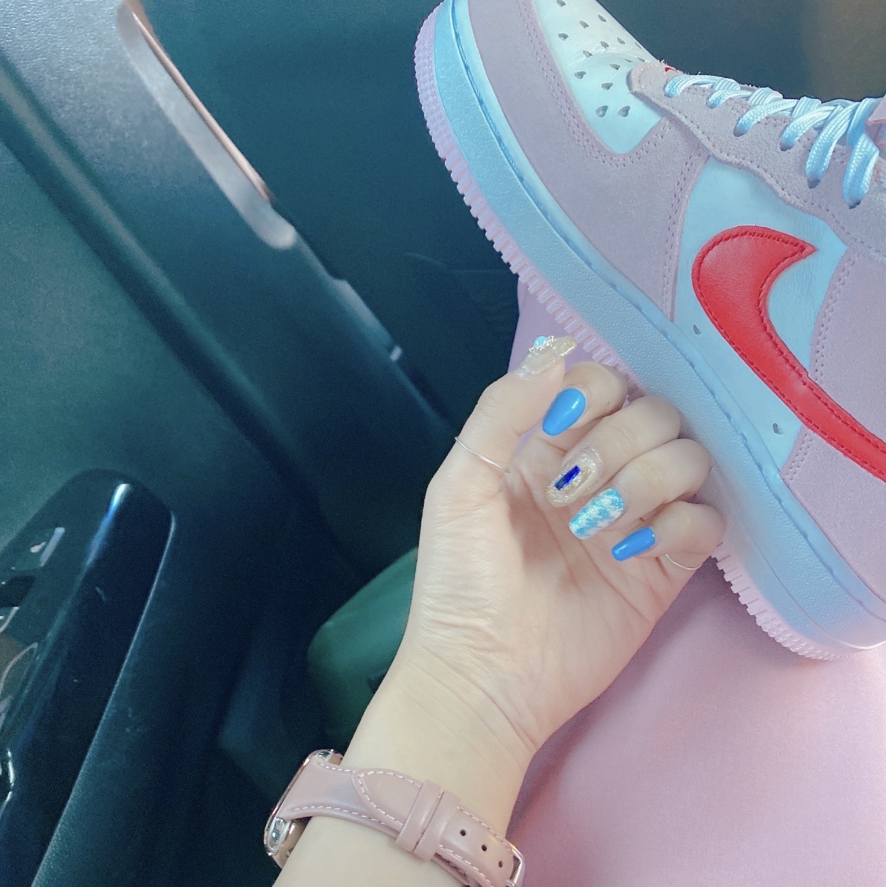 Nike Air Force 1 '07 QS Valentine's Day 착용 스타일