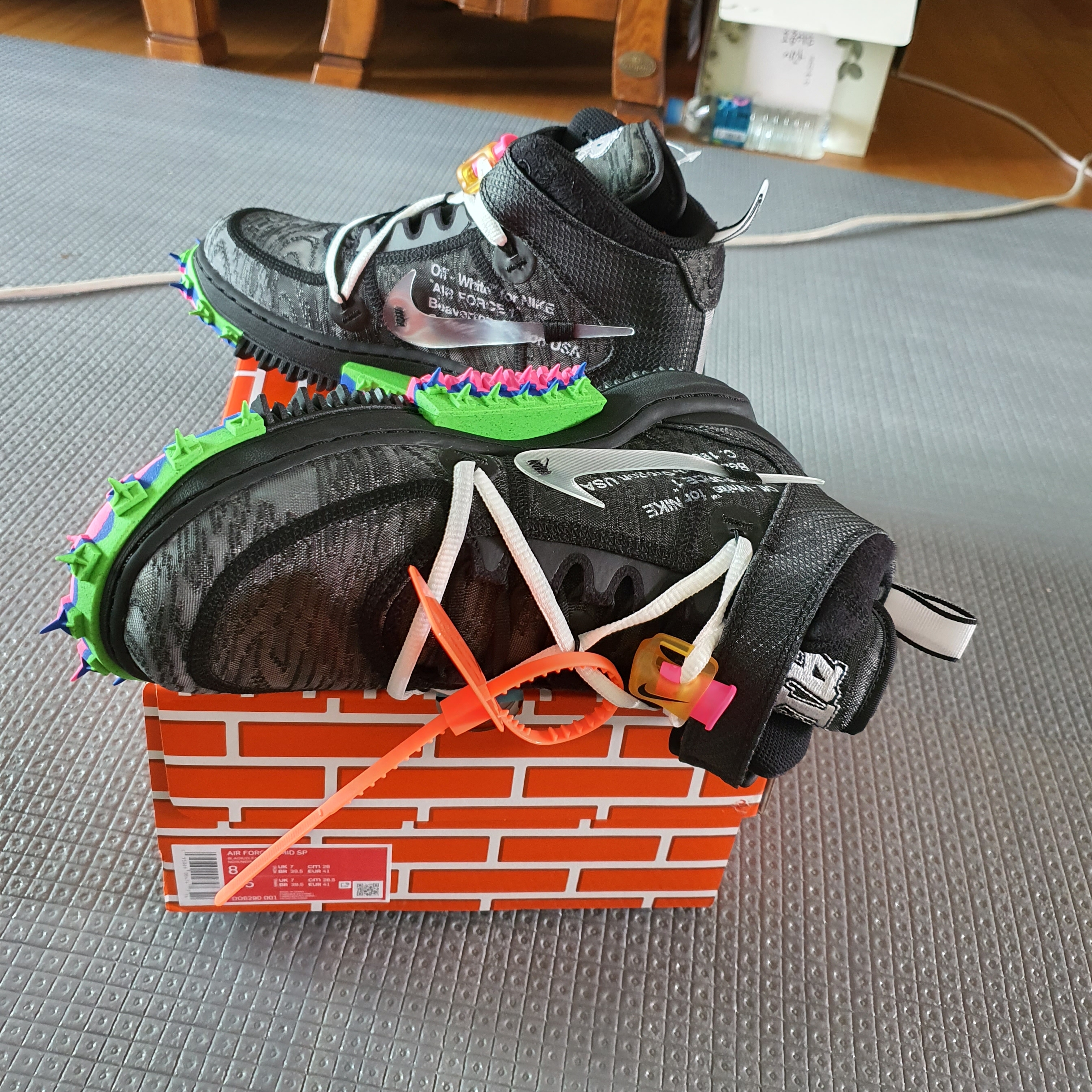 Nike x Off-White Air Force 1 Mid SP Black 착용 스타일 - 1