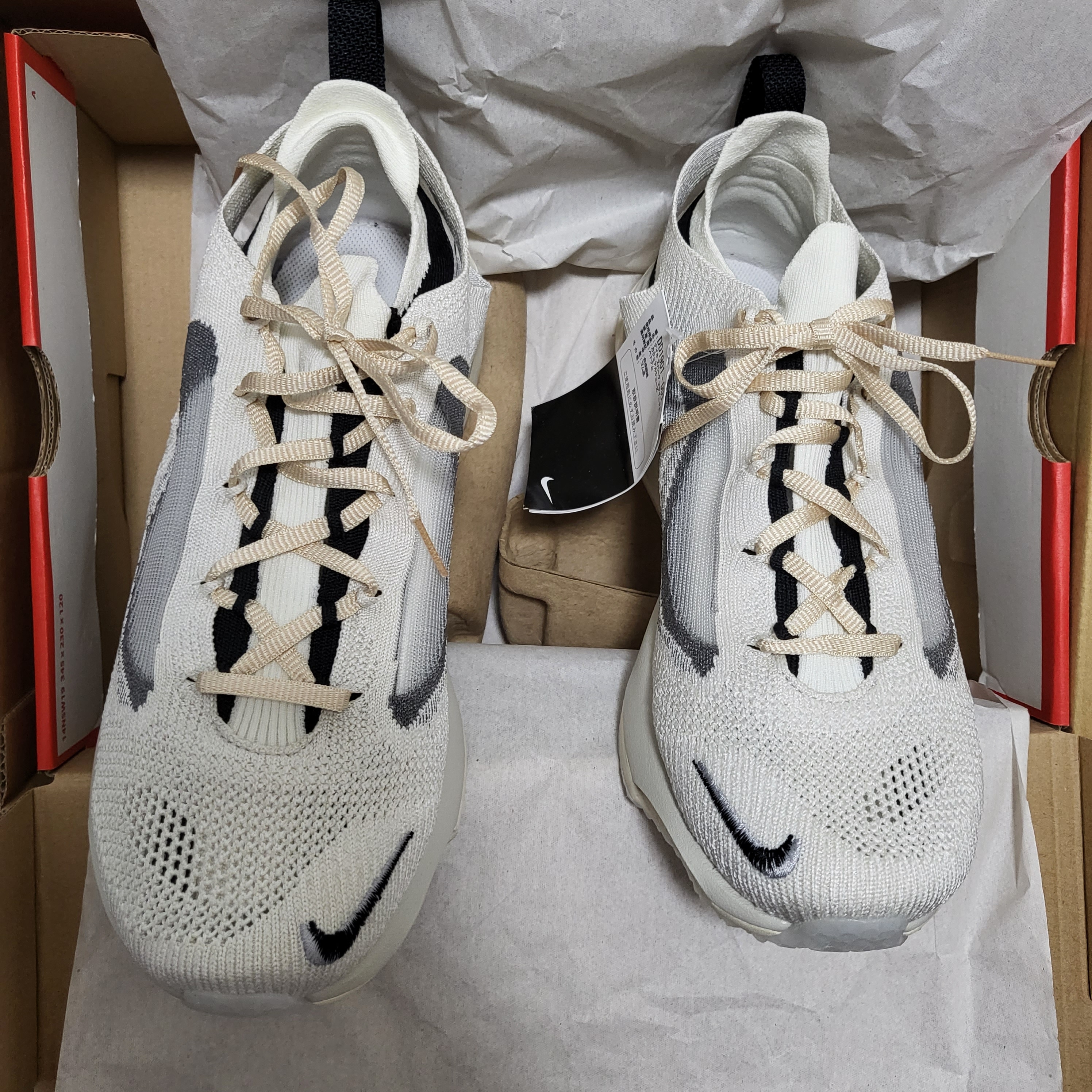 Nike Spark Flyknit Platinum Tint and Coconut Milk 착용 스타일 - 3