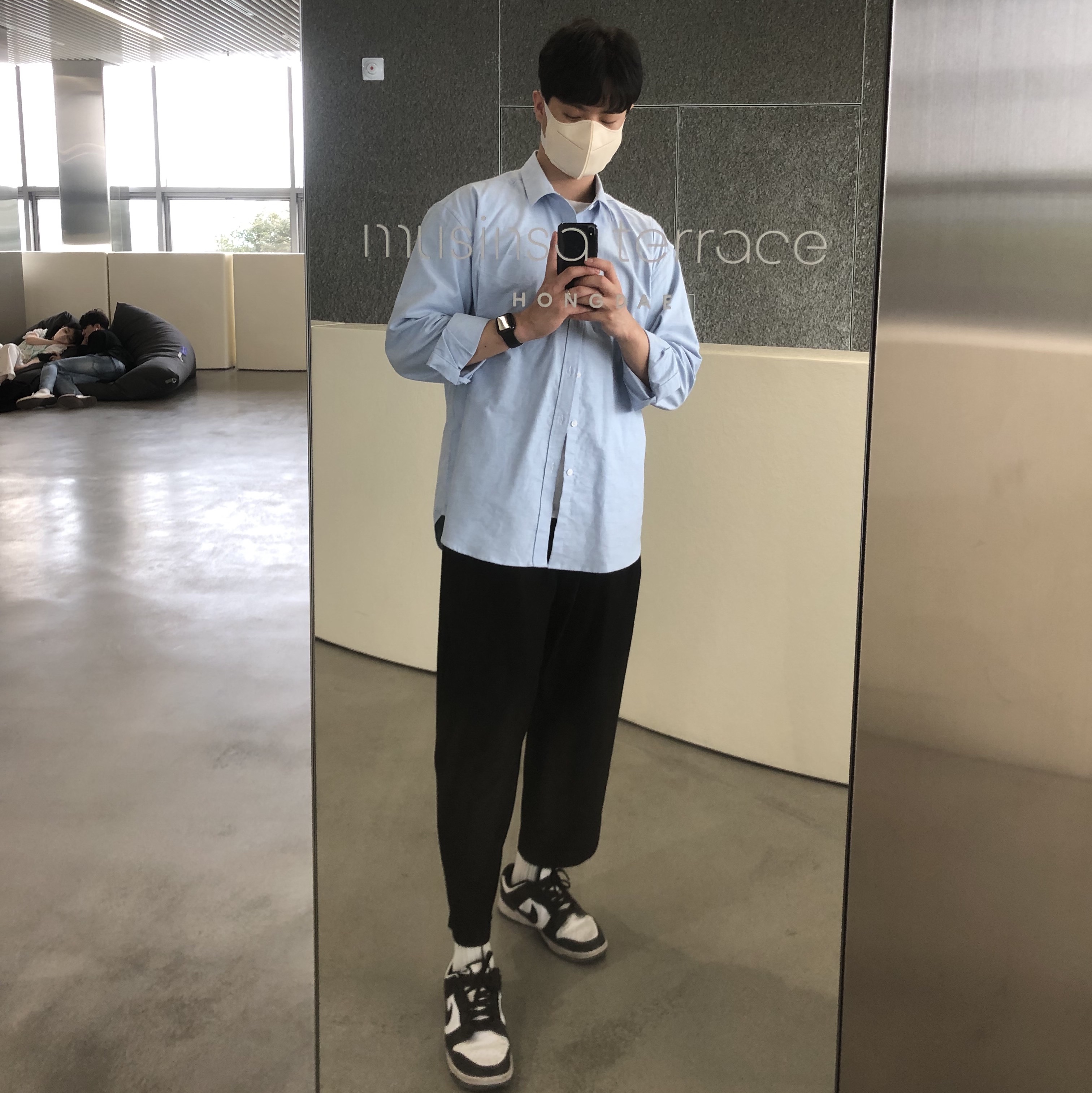 Nike Dunk Low Retro Black, Apple Watch SE 40mm GPS Space Gray Aluminum Case with Sport Band Midnight (Korean Ver.) 착용 스타일 - 2