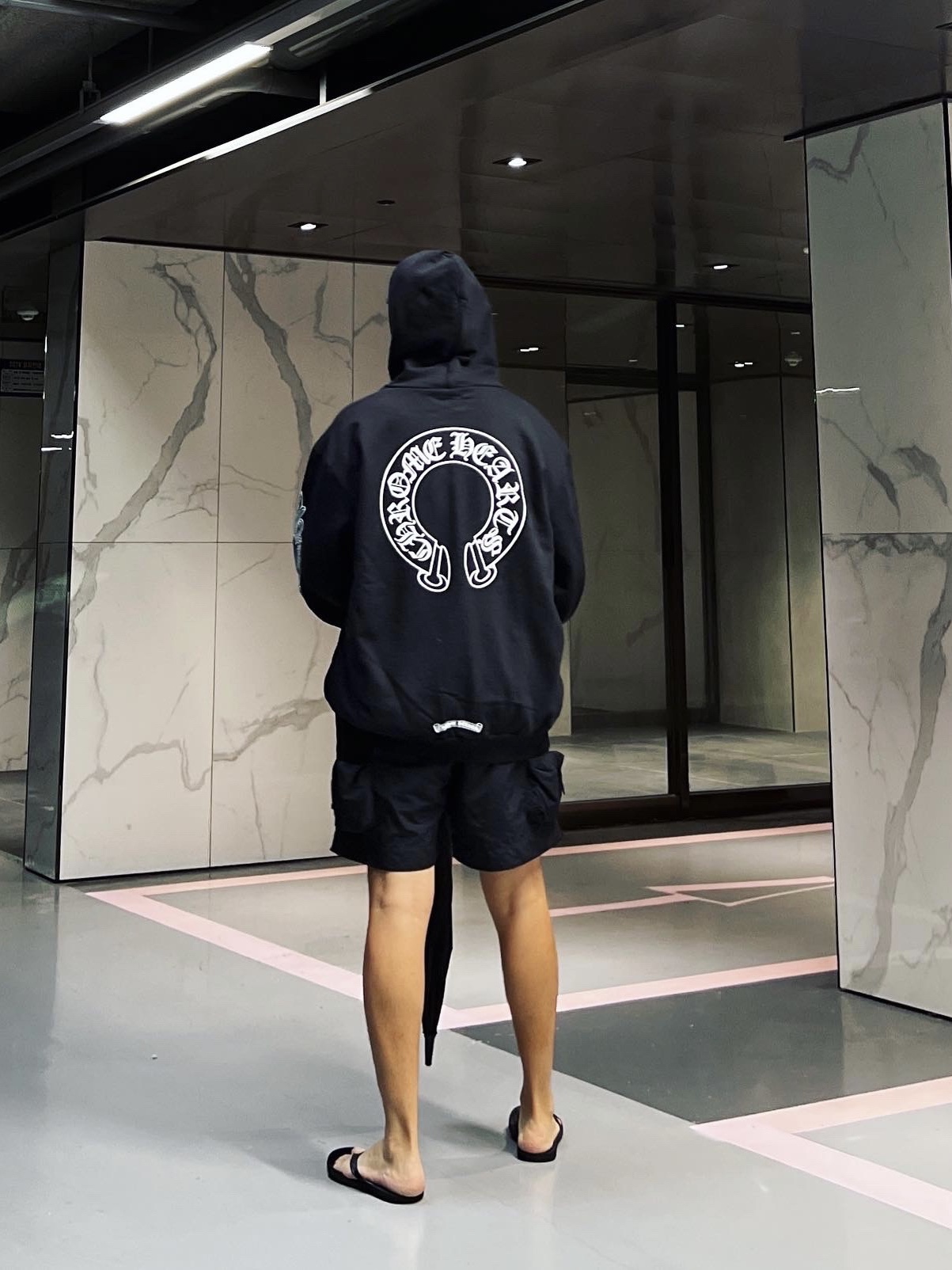 Chrome Hearts Horseshoe Floral Fleece Zip-Up Hoodie Black 착용 스타일 - 1