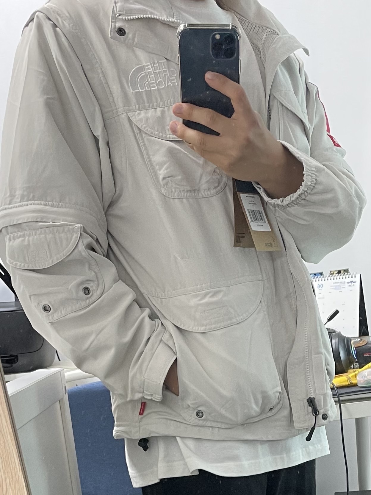 Supreme x The North Face Trekking Convertible Jacket Stone - 22SS 착용 스타일