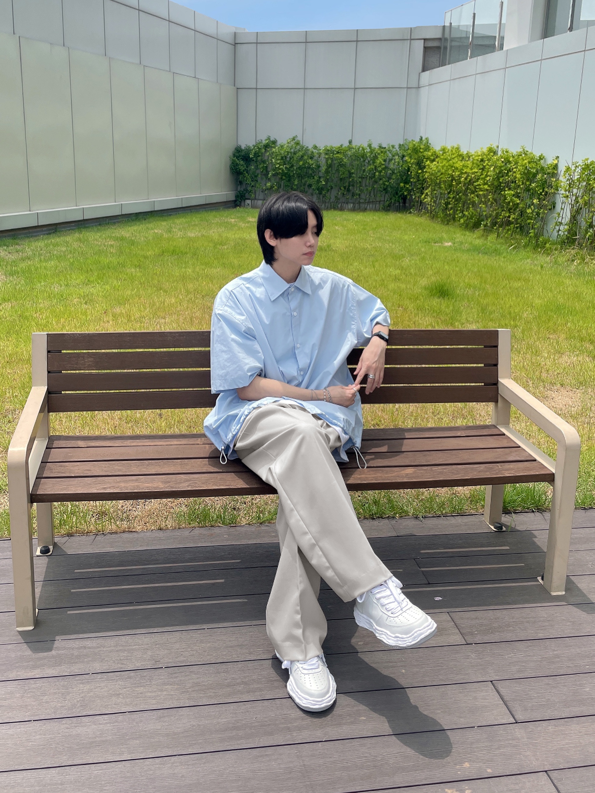 Maison Mihara Yasuhiro Wayne OG Sole Leather Low-top Sneakers White 착용 스타일 - 3