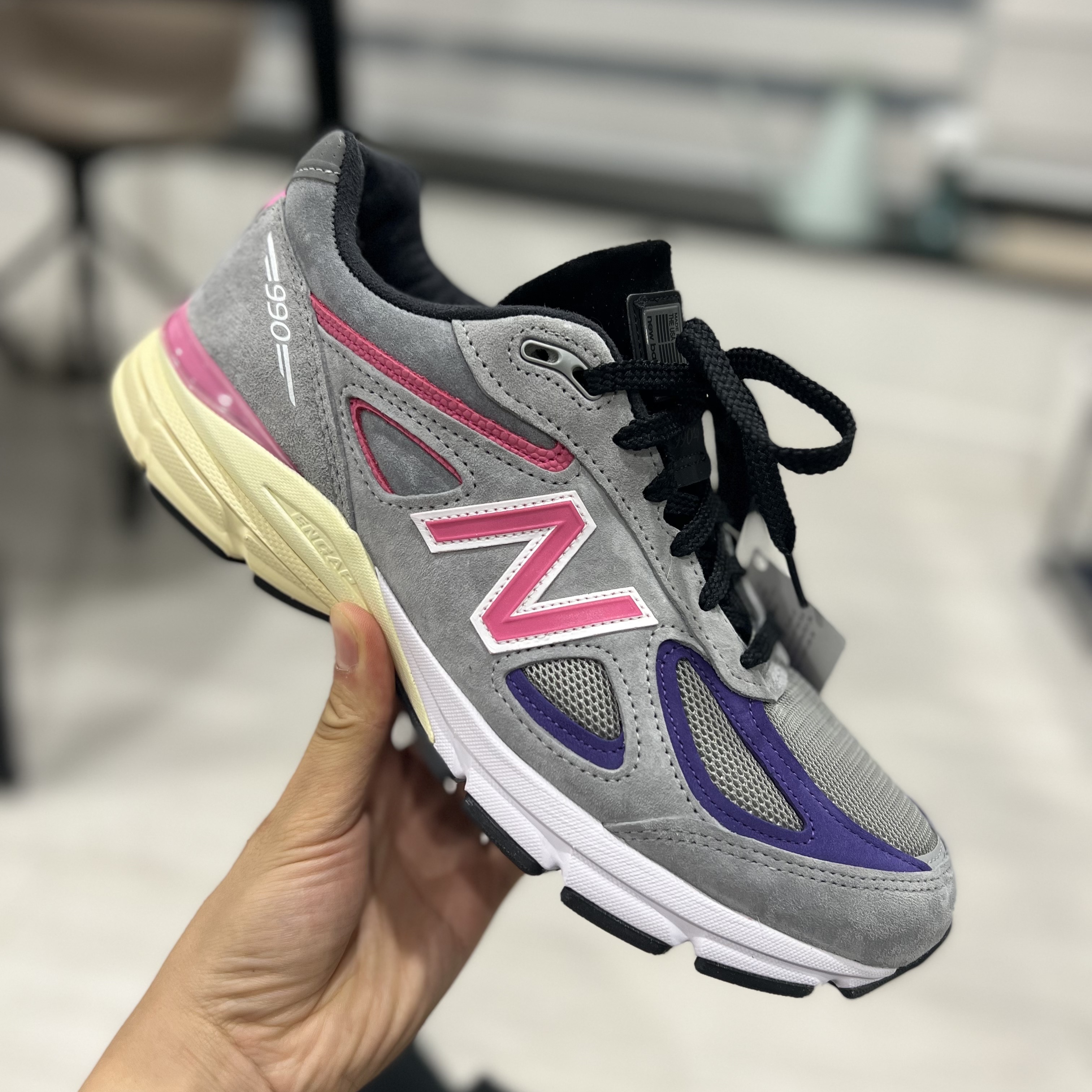 New Balance x Kith x United Arrows & Sons 990v4 Made in USA Grey Pink 착용 스타일 - 1