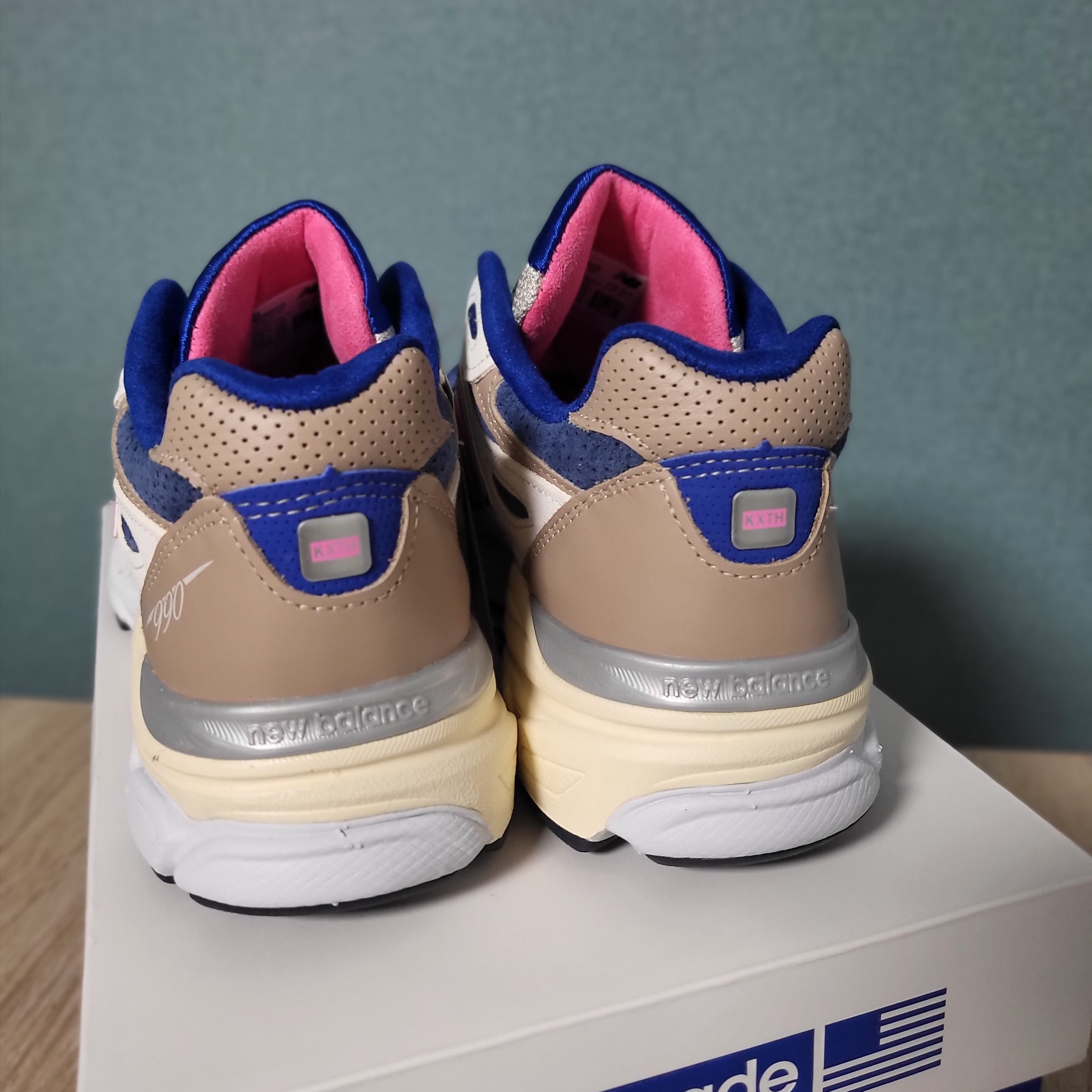 New Balance x Kith 990v3 Made in USA Daytona 착용 스타일 - 3