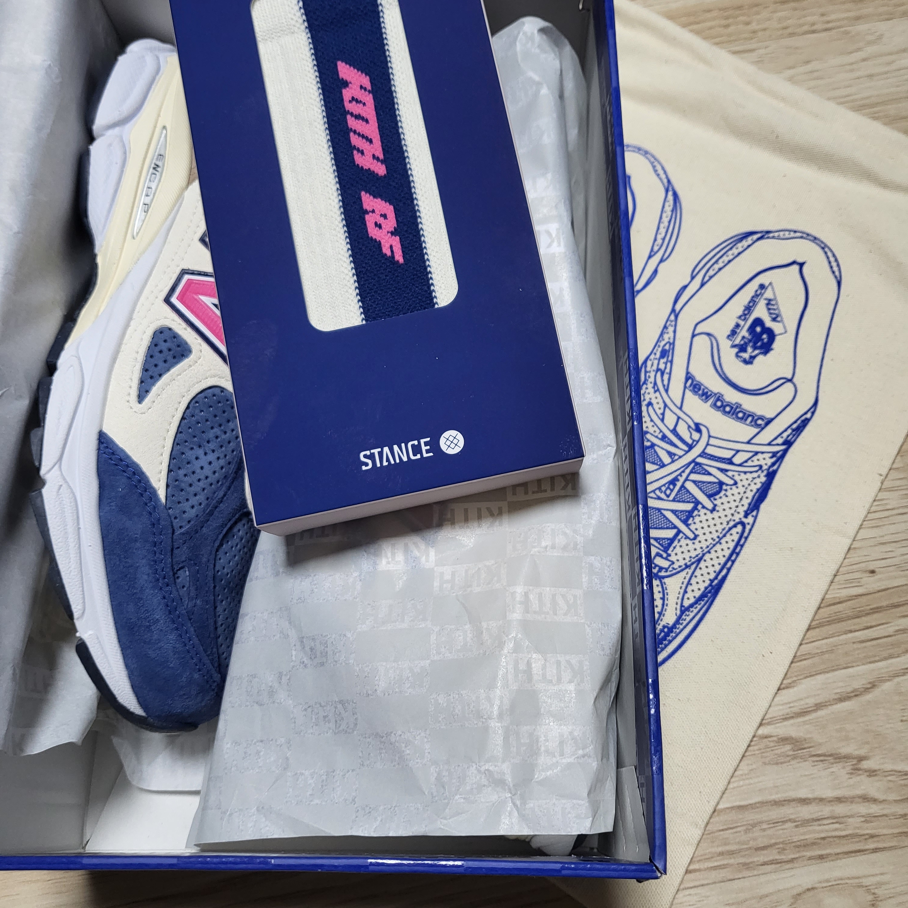New Balance x Kith 990v3 Made in USA Daytona 착용 스타일 - 4