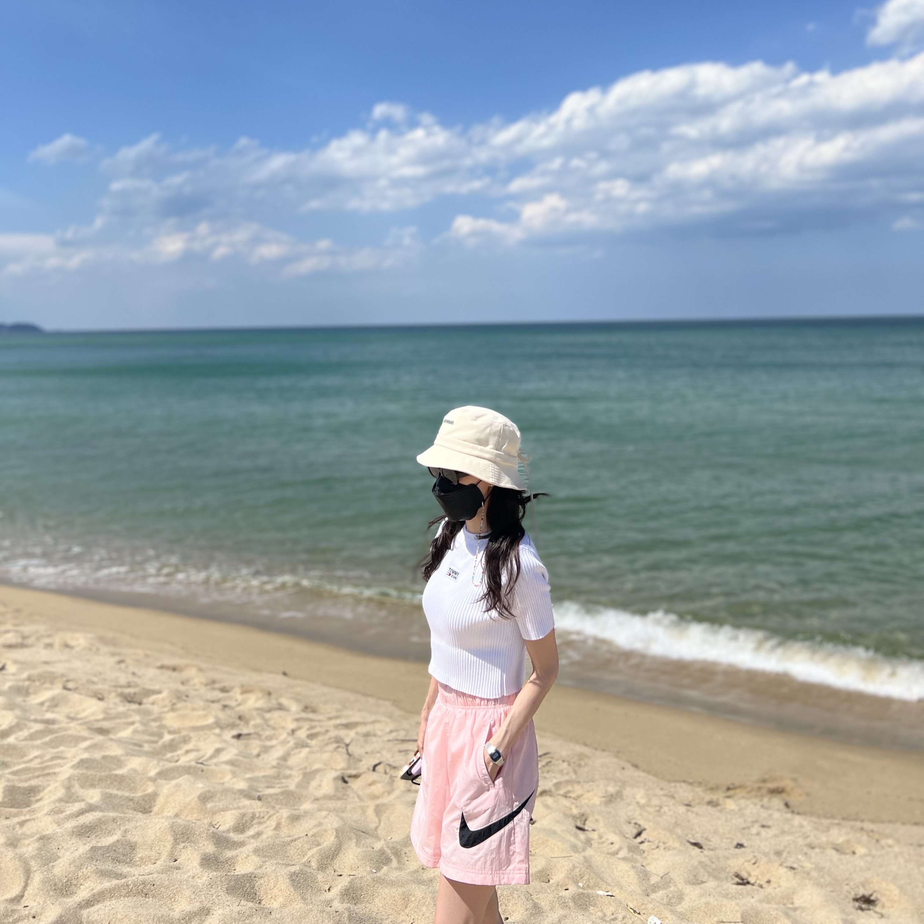 Jacquemus Le Bob Gadjo Bow Bucket Hat Off White, (Kids) Nike Everyday Plus Socks Dark Pink White (6 Pack/Korean Ver.) 착용 스타일 - 4