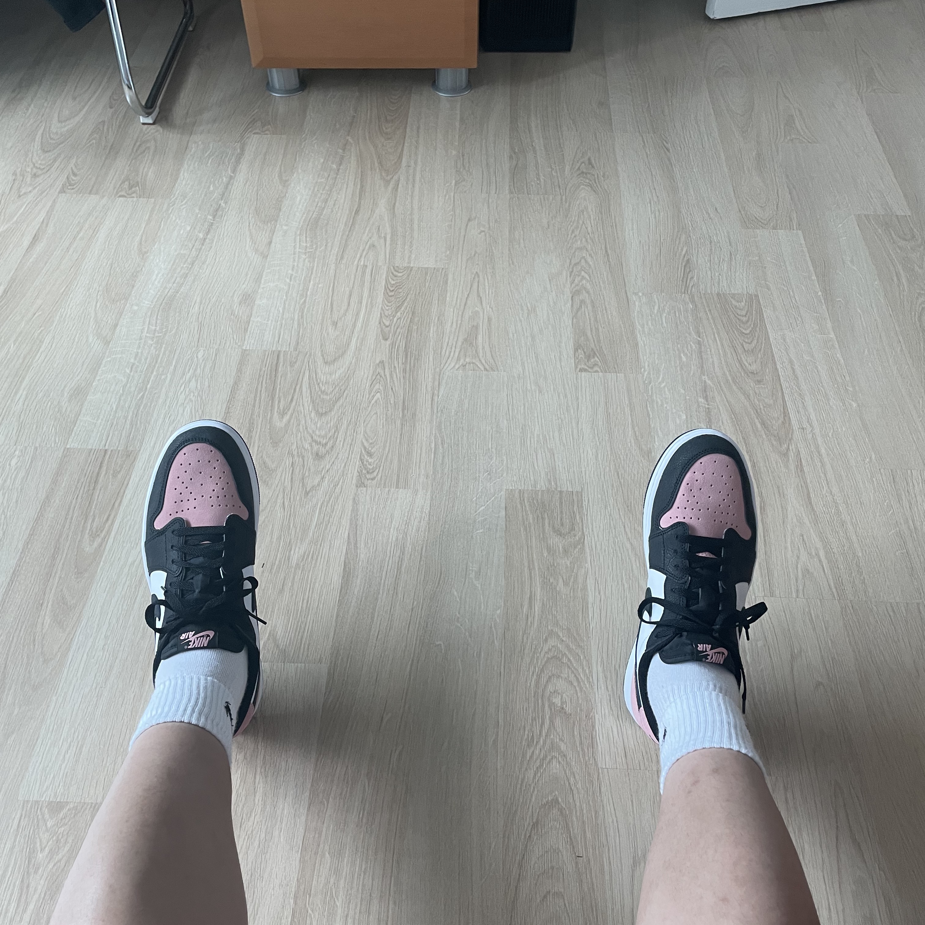 Jordan 1 Retro Low OG Bleached Coral 착용 스타일 - 3