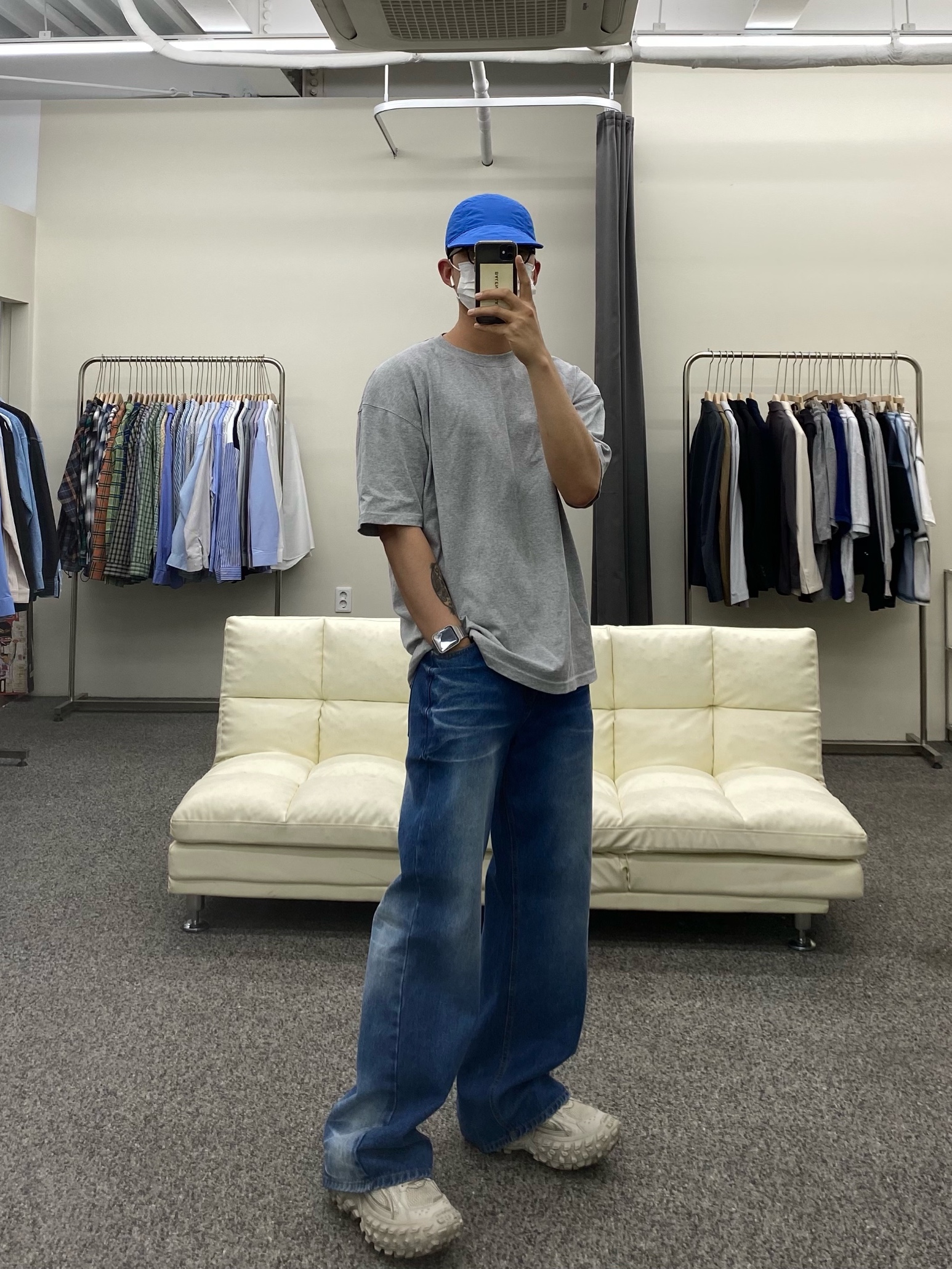 Balenciaga Defender Sneakers Beige 착용 스타일 - 2