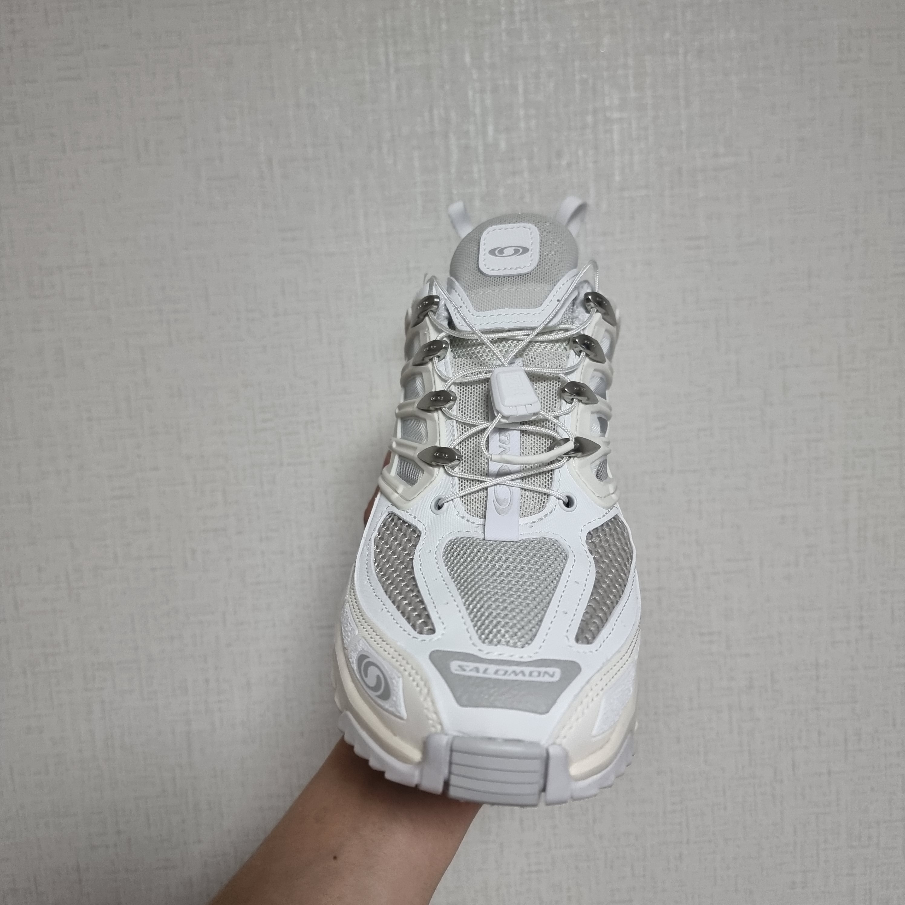 Salomon ACS Pro ADV Vanilla Lunar Rock 착용 스타일 - 2
