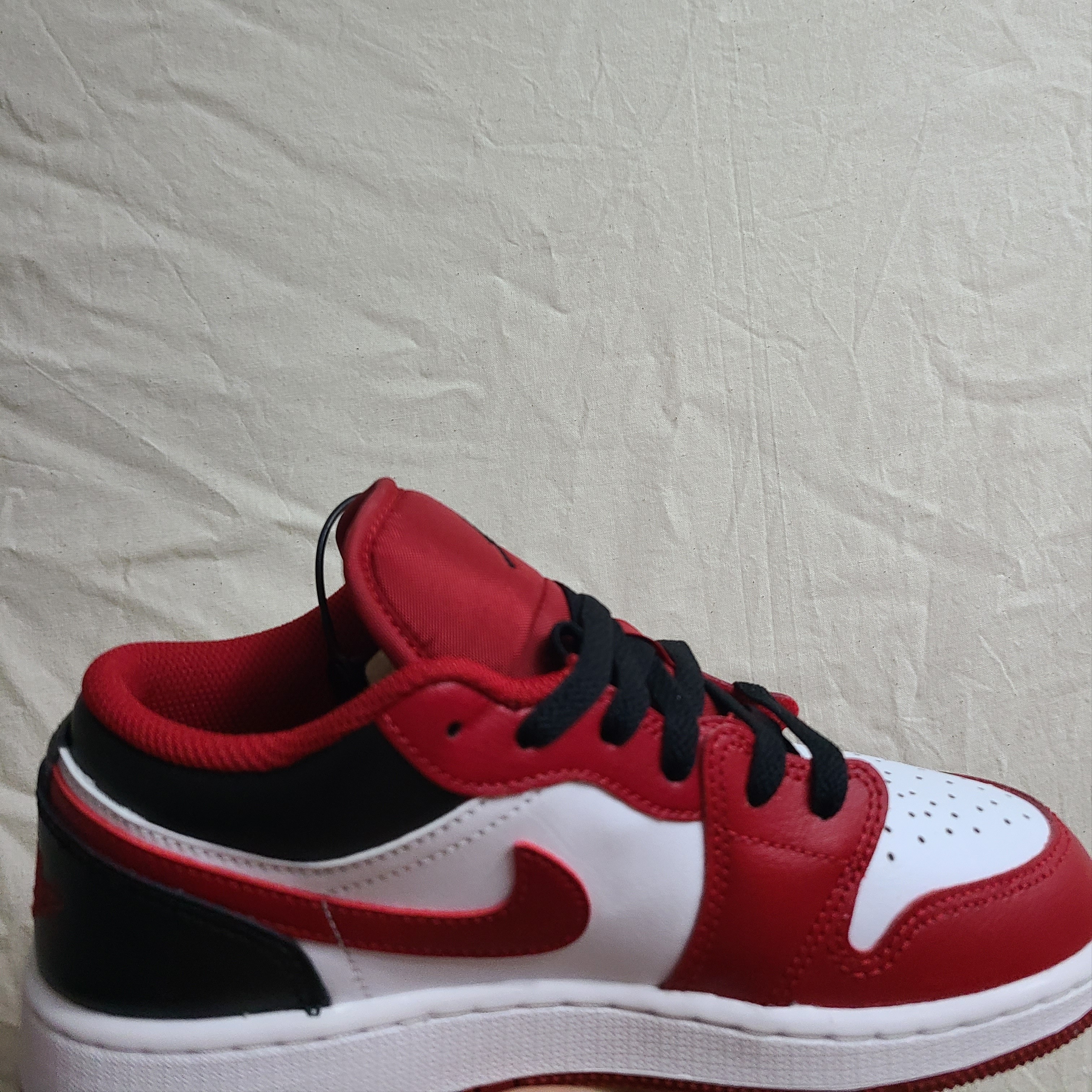 (GS) Jordan 1 Low White Gym Red Black 착용 스타일