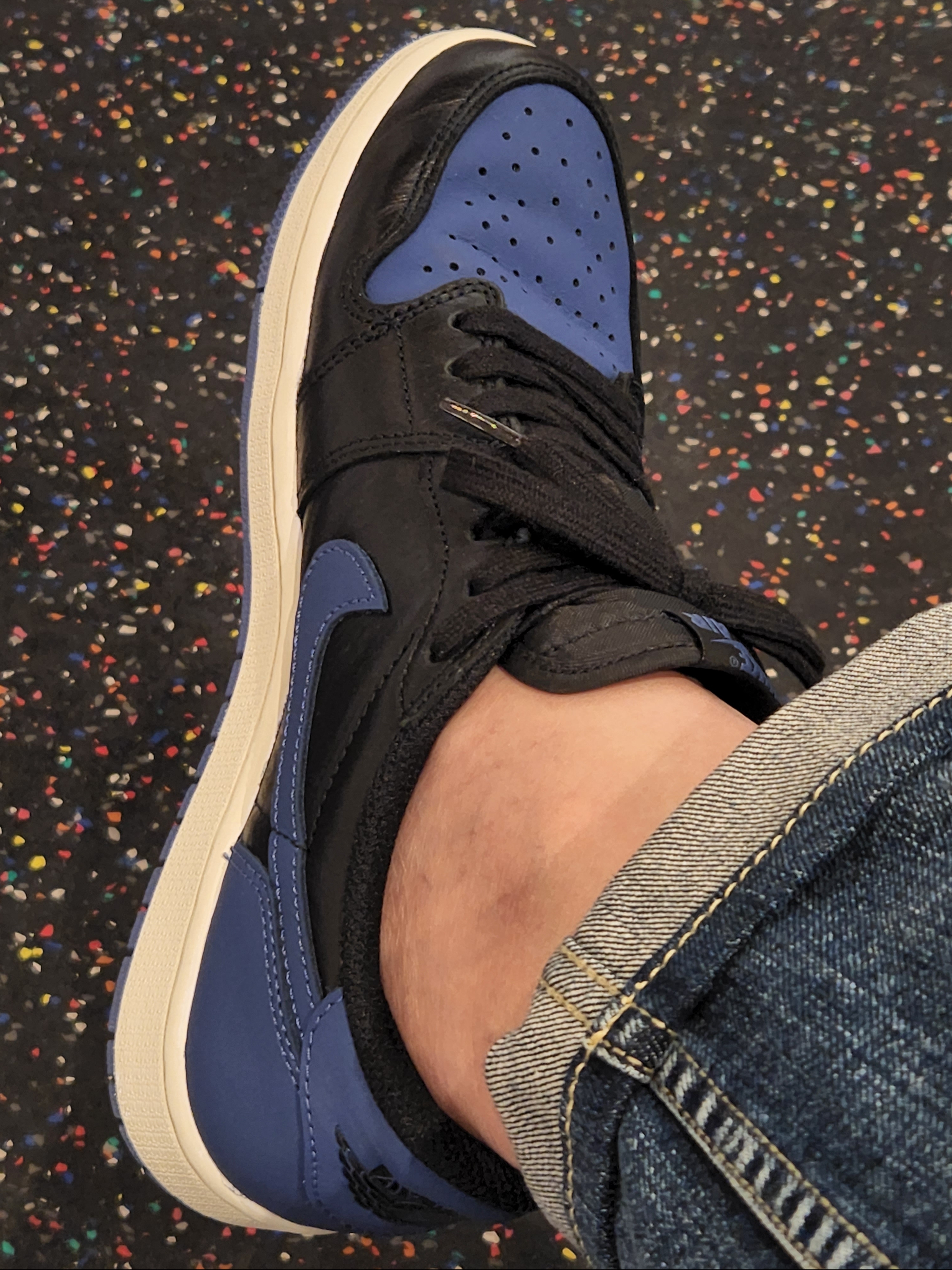 Jordan 1 Retro Low OG Mystic Navy 착용 스타일 - 2