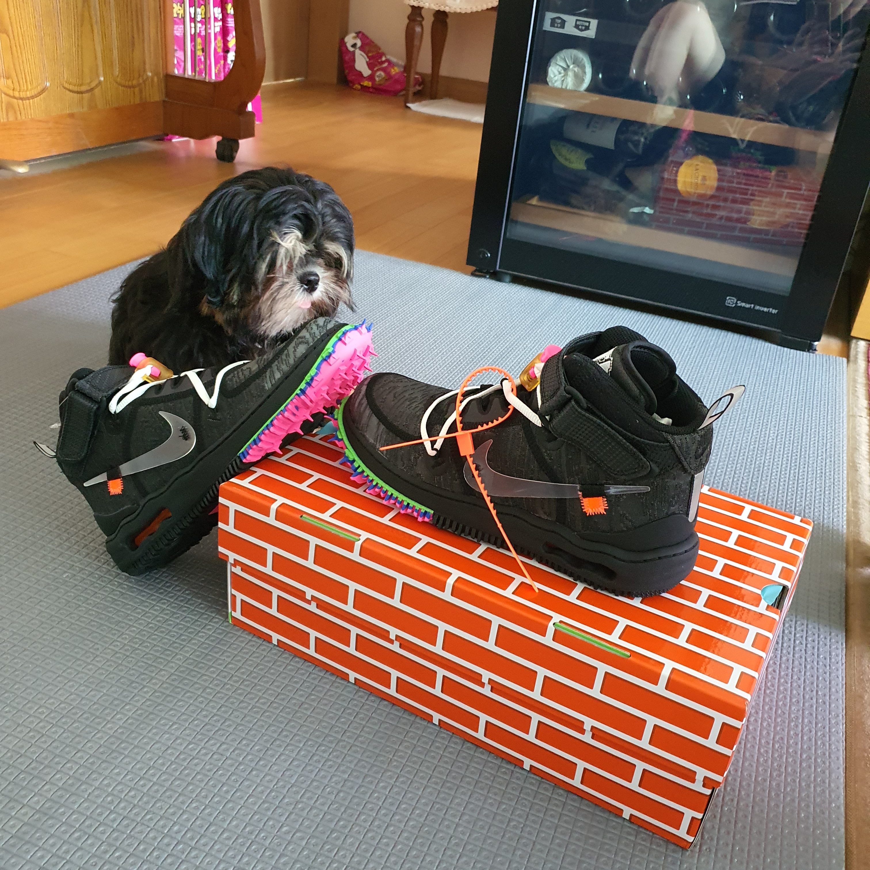Nike x Off-White Air Force 1 Mid SP Black 착용 스타일 - 3