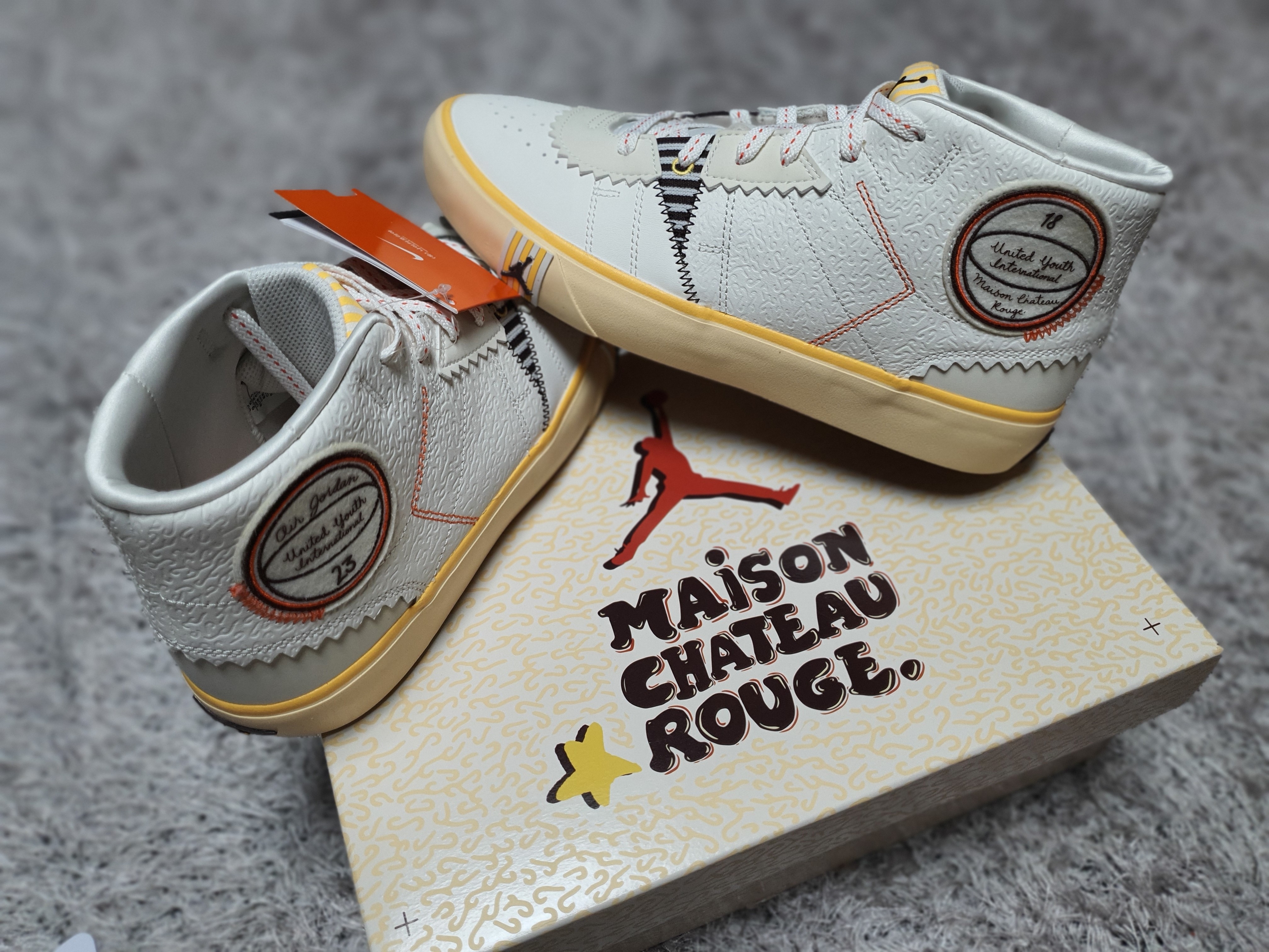 Jordan Series x Maison Chateau Rouge Mid SP Sail 착용 스타일 - 1