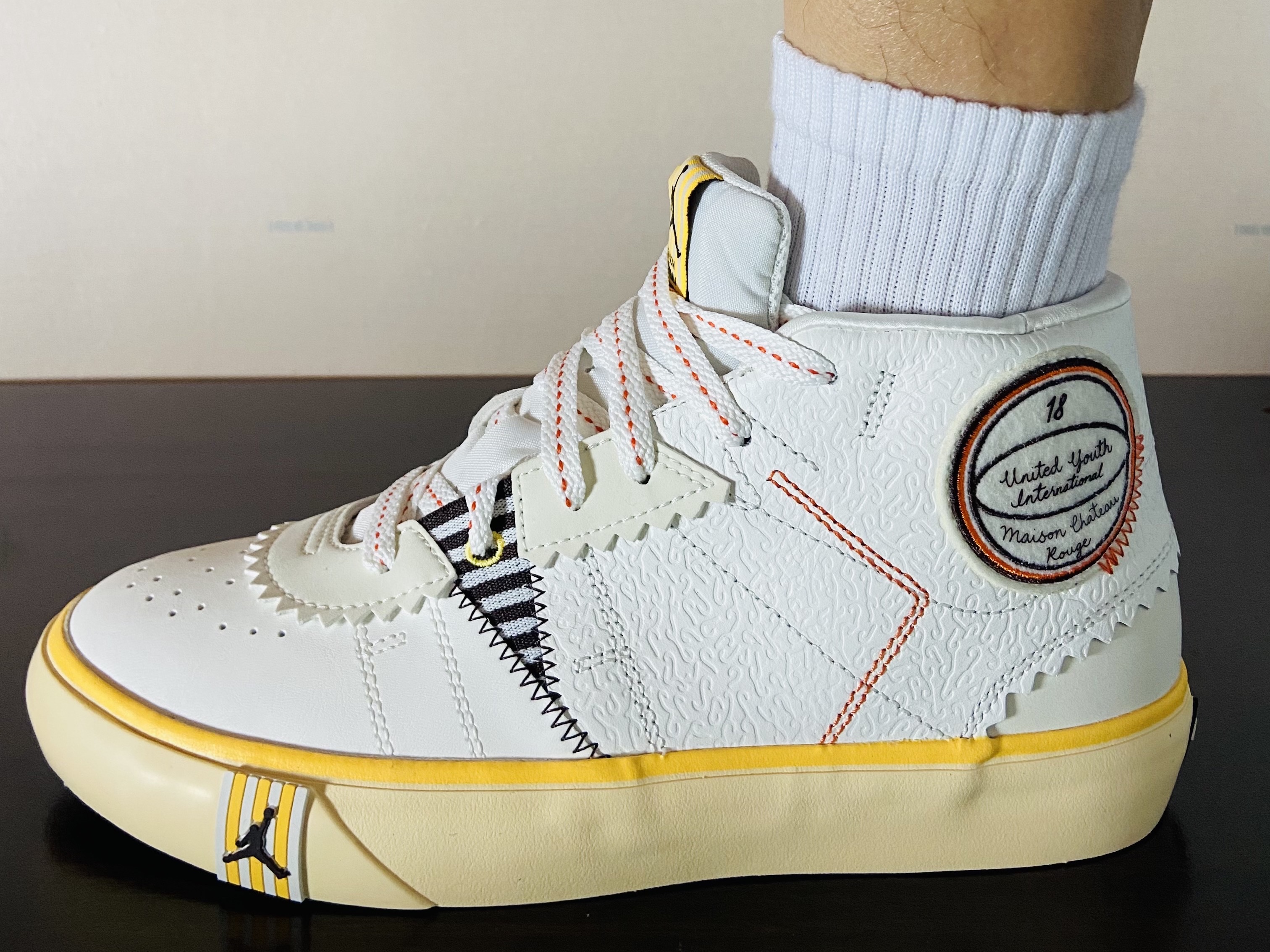 Jordan Series x Maison Chateau Rouge Mid SP Sail 착용 스타일