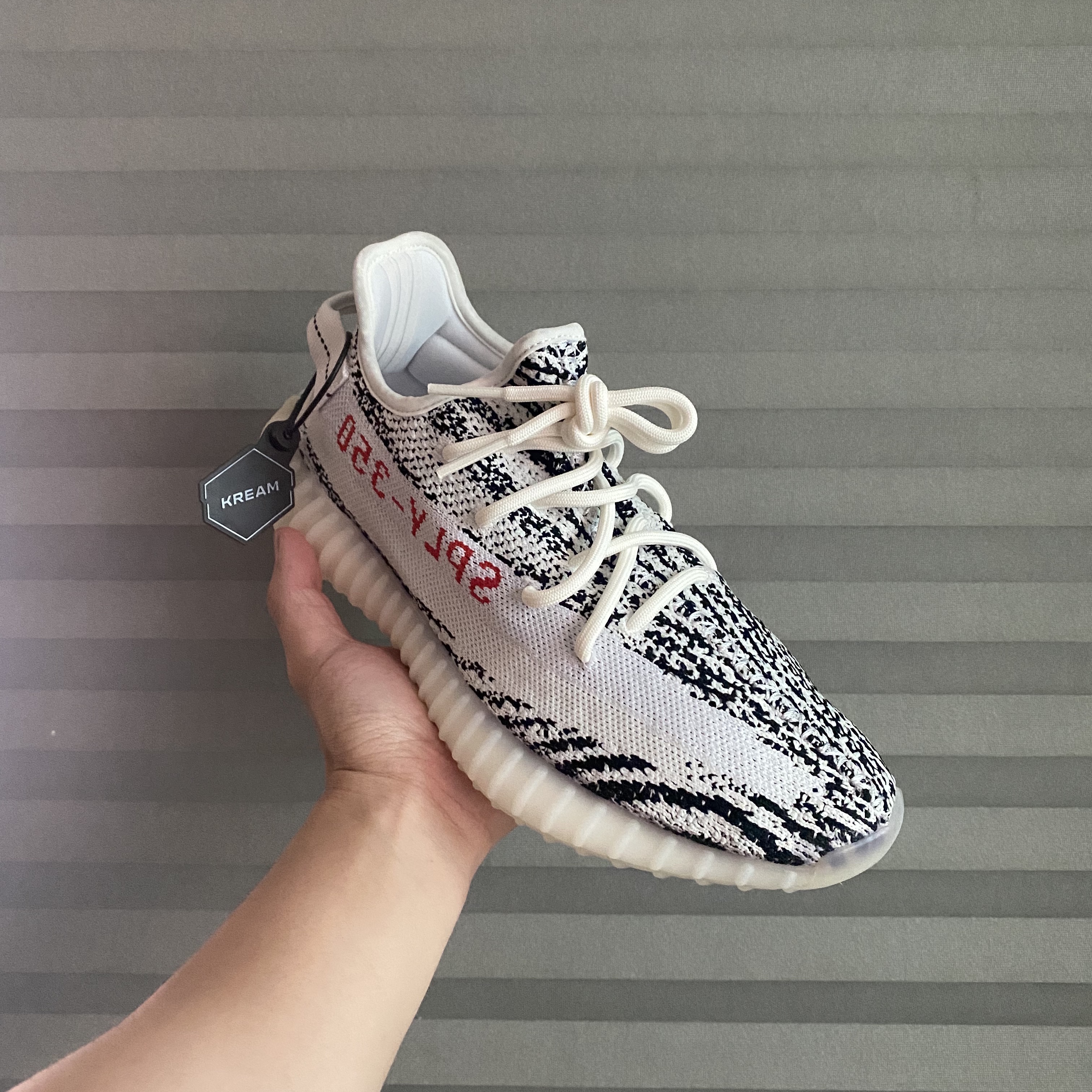 Adidas Yeezy Boost 350 V2 Zebra 2017/2019/2020 착용 스타일 - 1