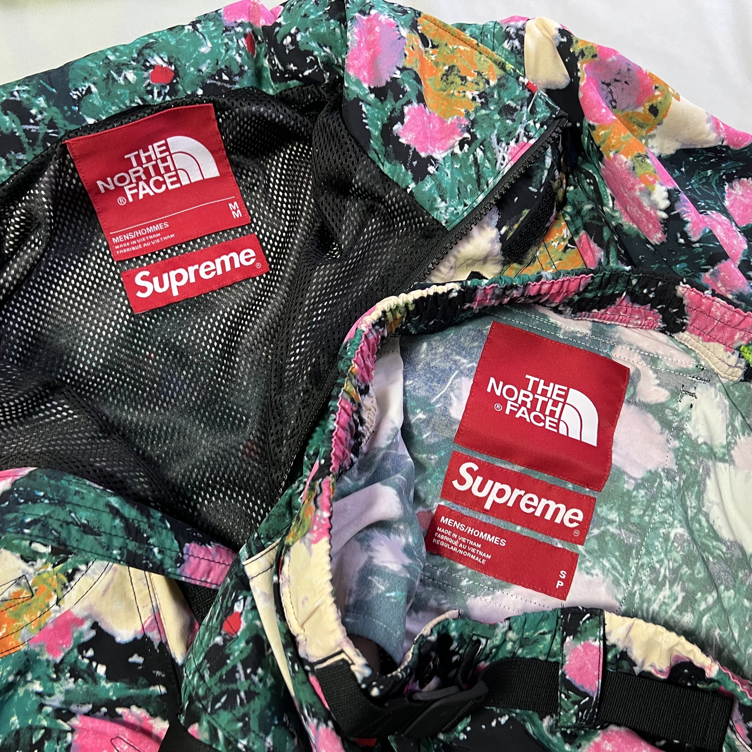 Supreme x The North Face Trekking Convertible Jacket Flowers - 22SS, Supreme x The North Face Trekking Zip-Off Belted Pants Flowers - 22SS 착용 스타일 - 1