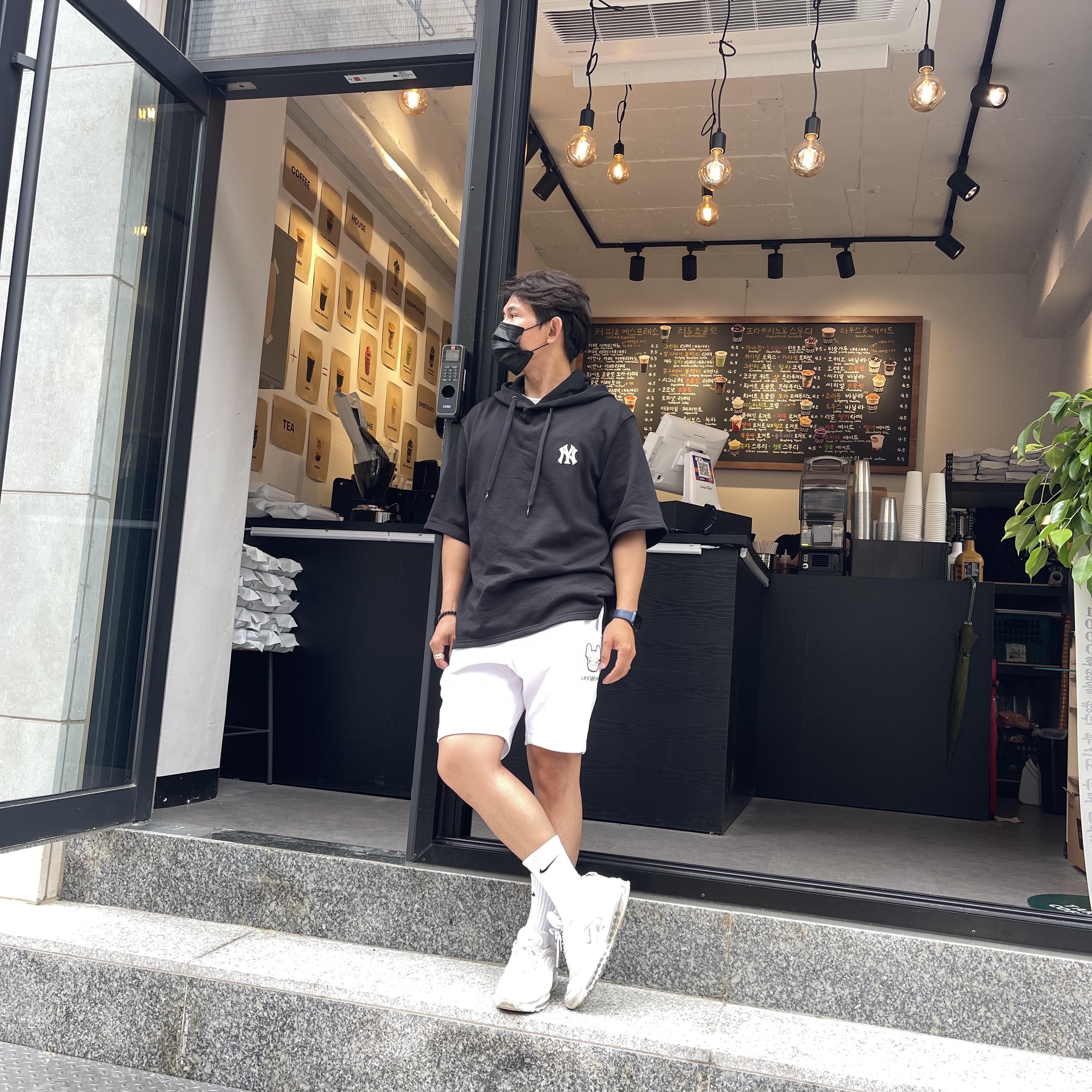 Nike Air Max 97 Triple White Wolf Grey 착용 스타일 - 1