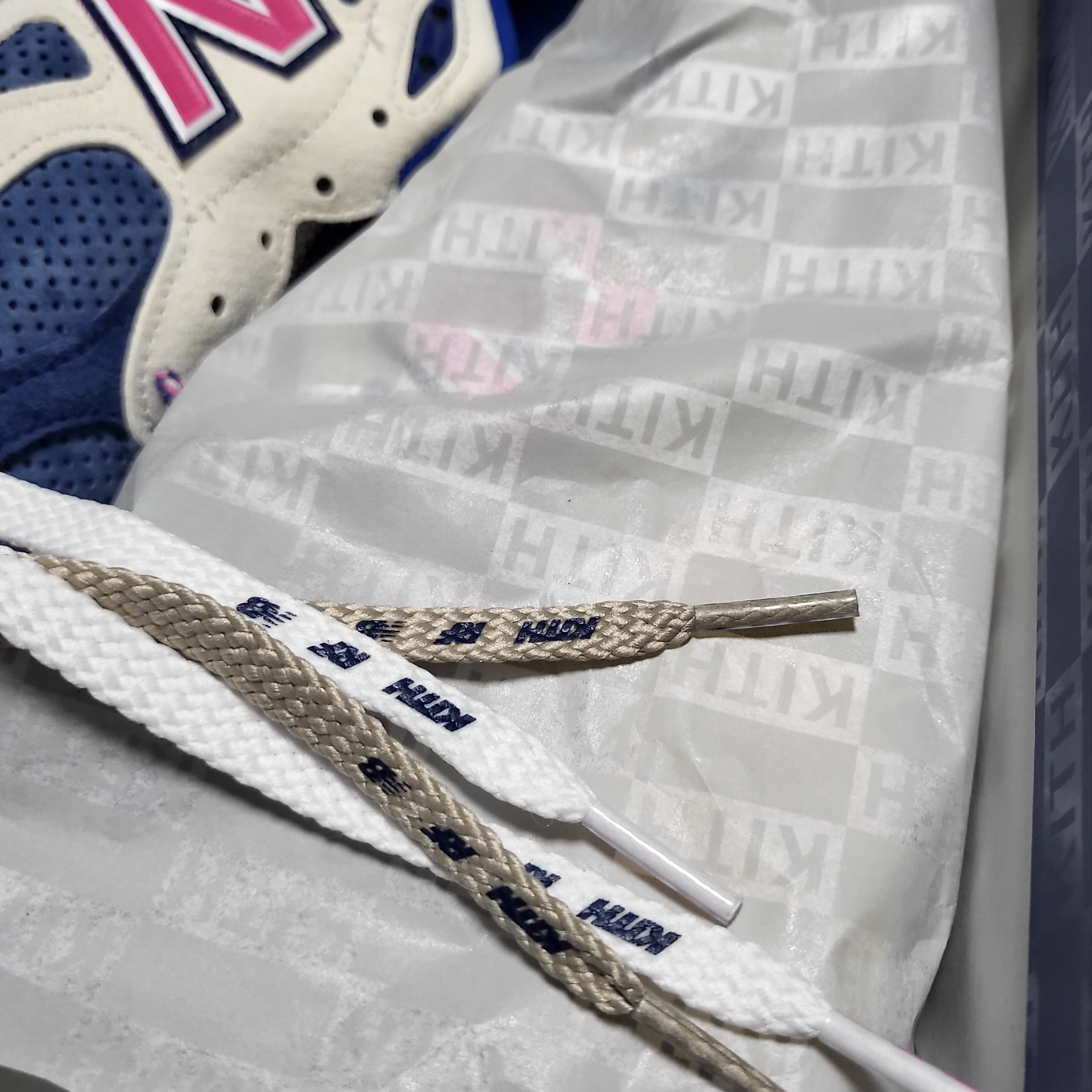 New Balance x Kith 990v3 Made in USA Daytona 착용 스타일 - 5