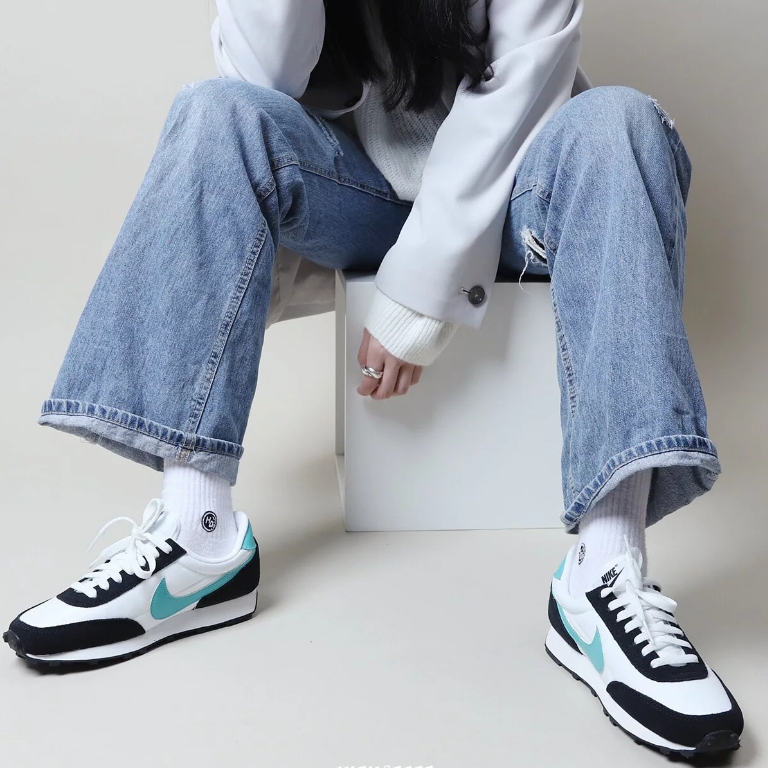 (W) Nike Daybreak White Washed Teal 착용 스타일 - 1