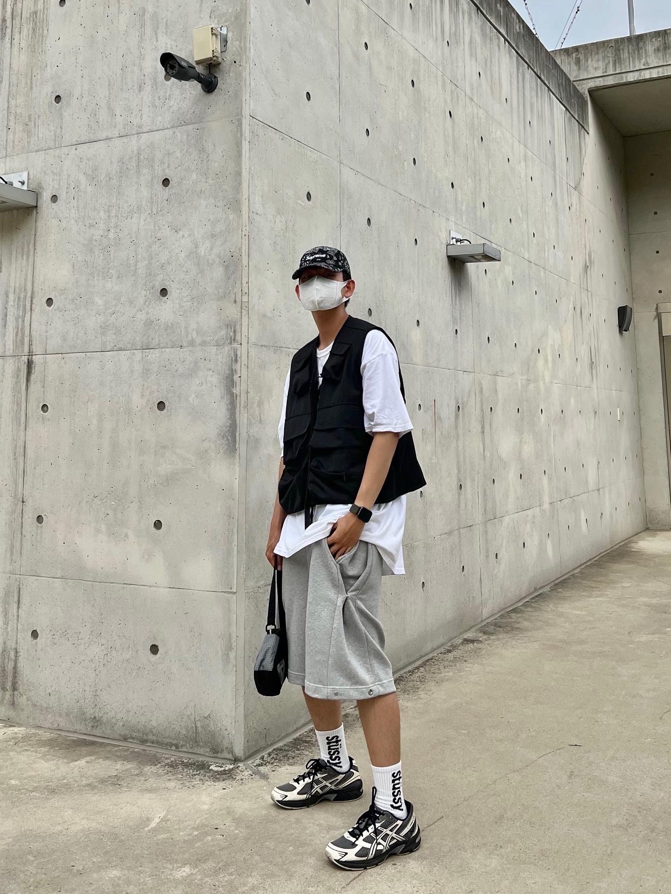 Palace Ballistic Shot Bag Black - 20FW, Supreme Bandana Camp Cap Black - 21SS 착용 스타일 - 3