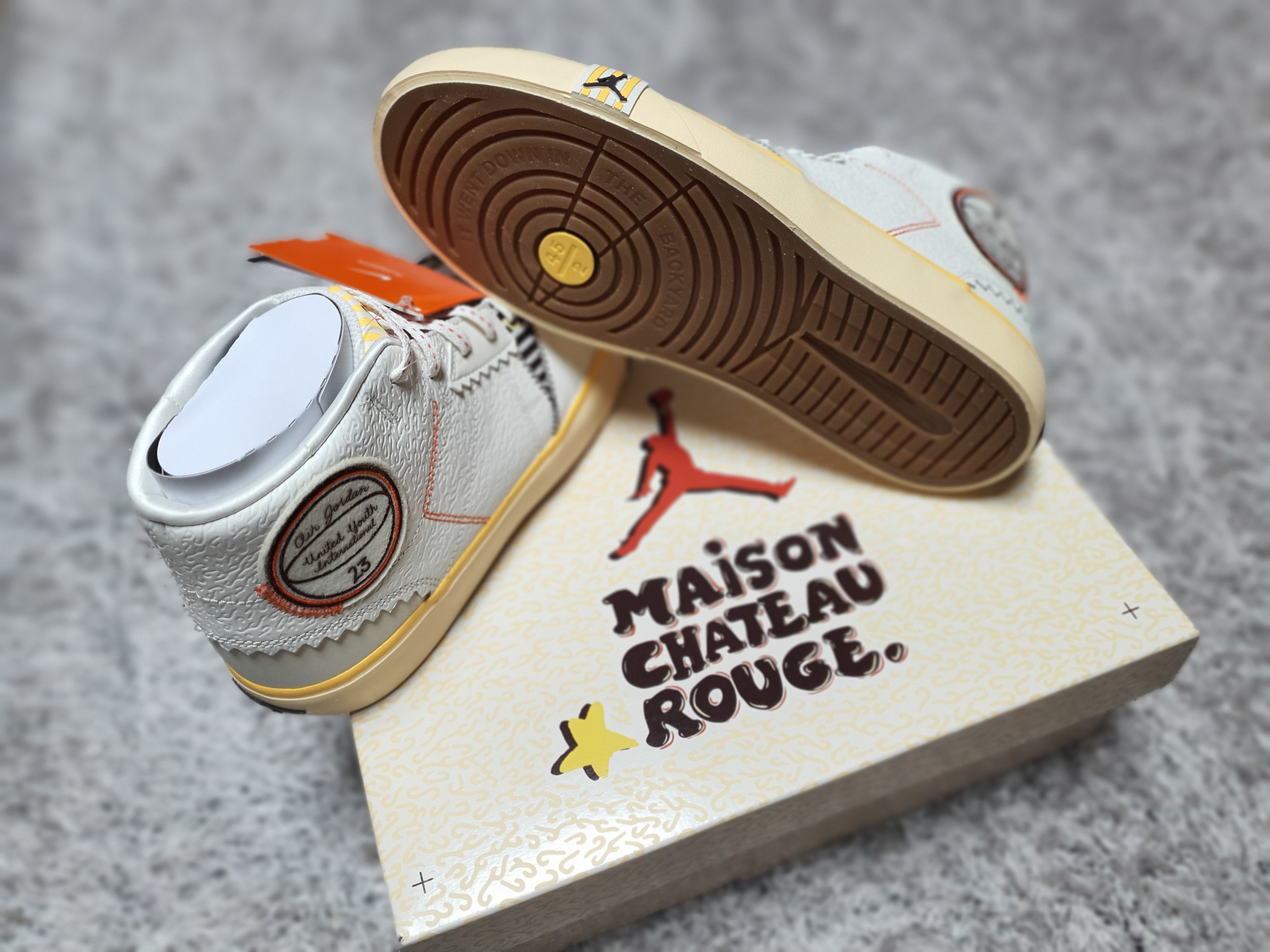 Jordan Series x Maison Chateau Rouge Mid SP Sail 착용 스타일 - 3