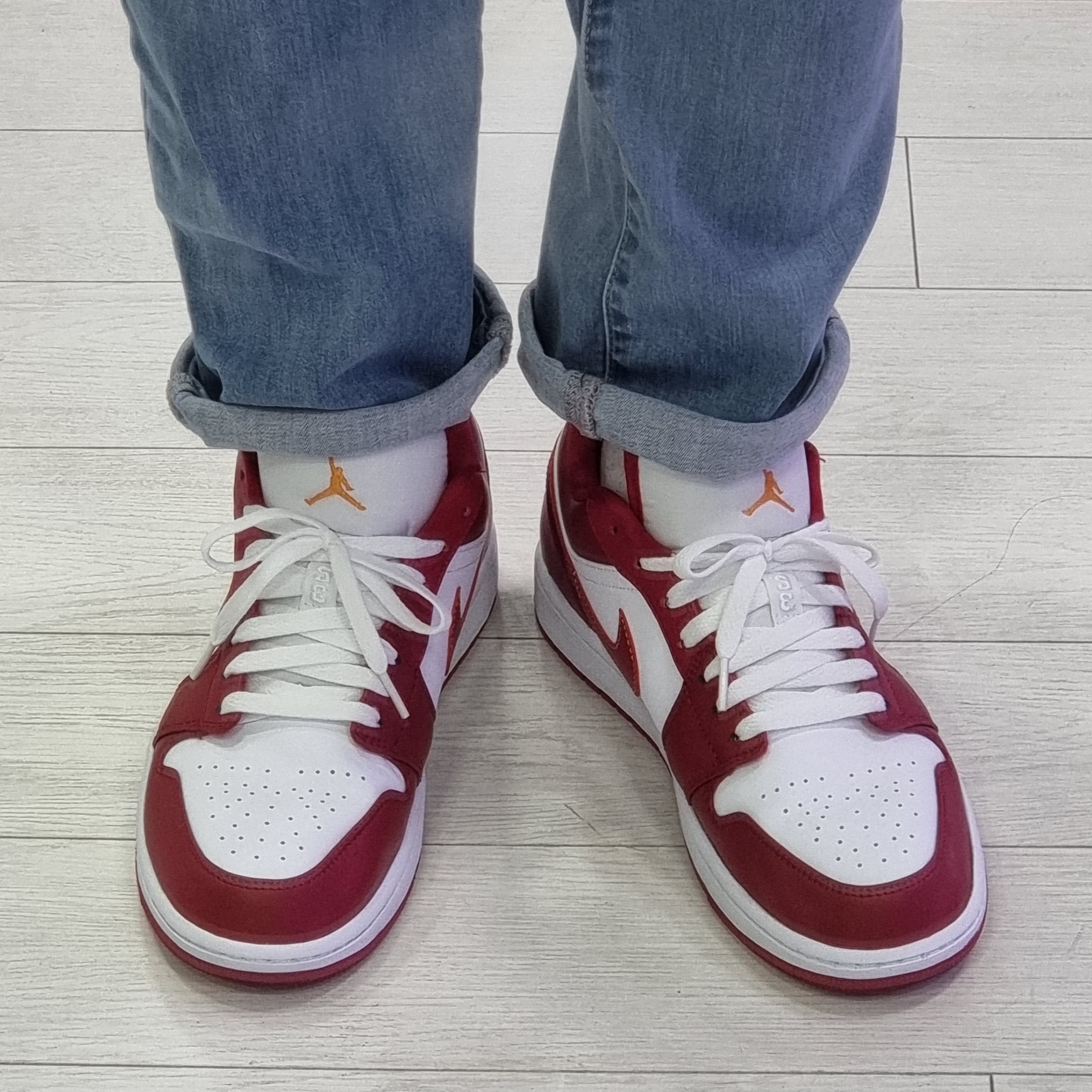 Jordan 1 Low Cardinal Red 착용 스타일 - 2
