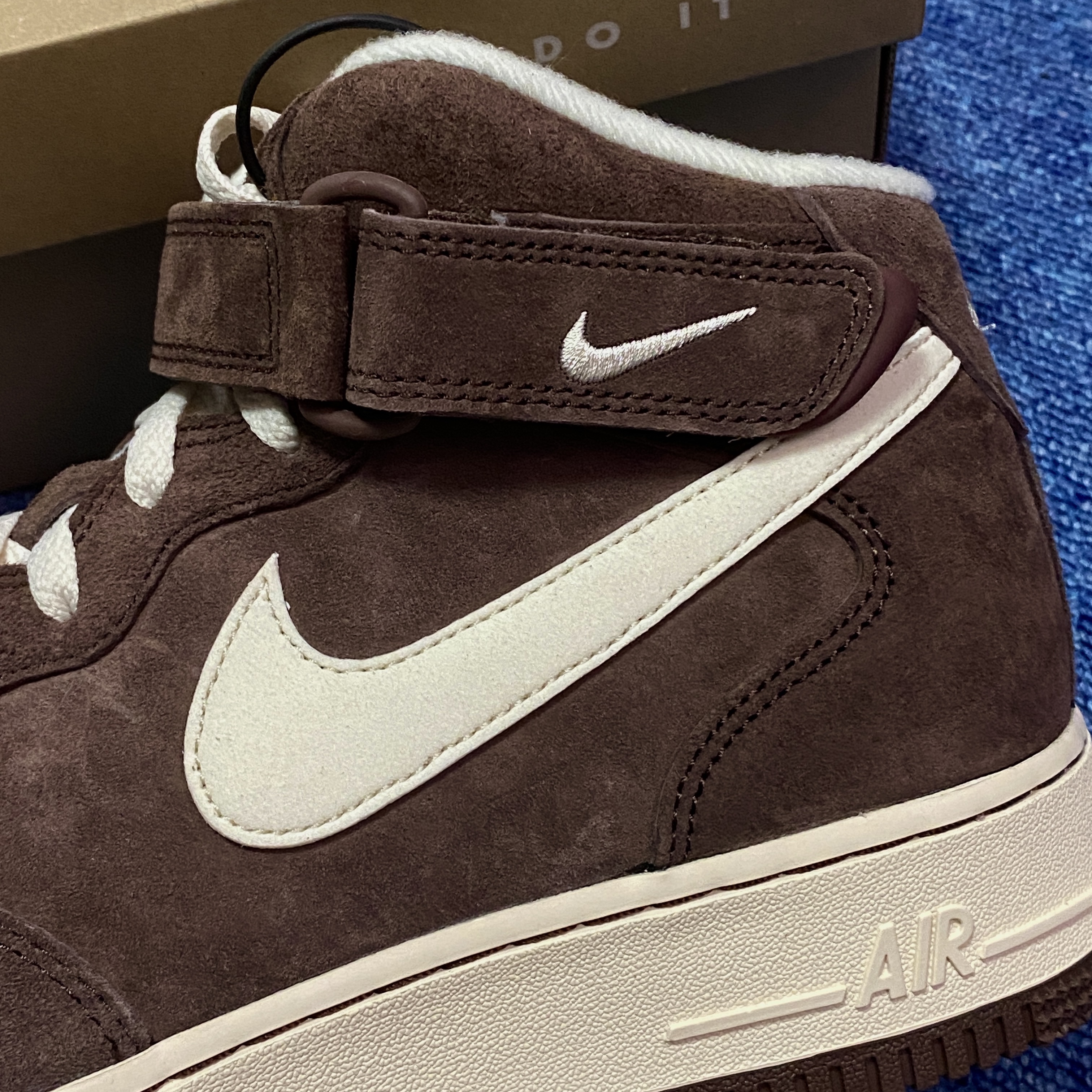 Nike Air Force 1 Mid '07 QS Chocolate 착용 스타일 - 2