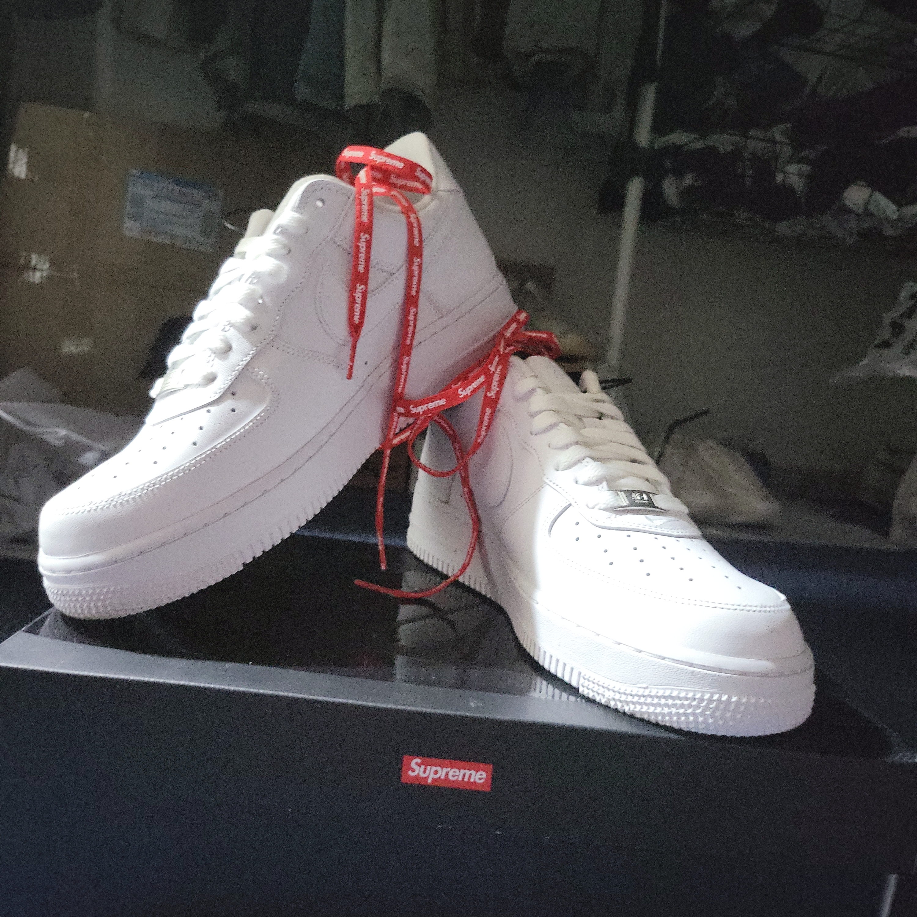 Nike x Supreme Air Force 1 Low White 착용 스타일