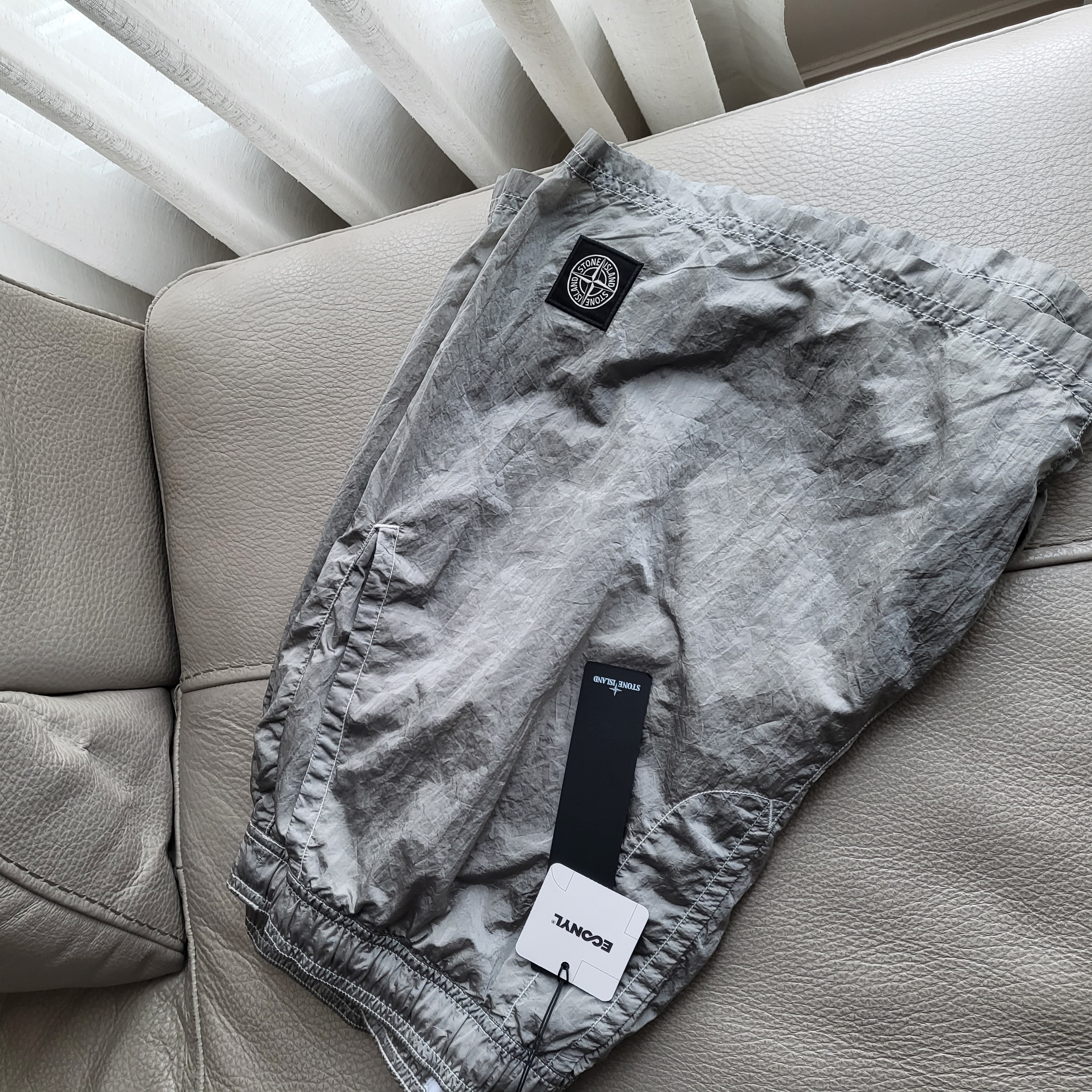 Stone Island B0943 Nylon Metal Swimming Trunk Light Grey - 22SS 착용 스타일