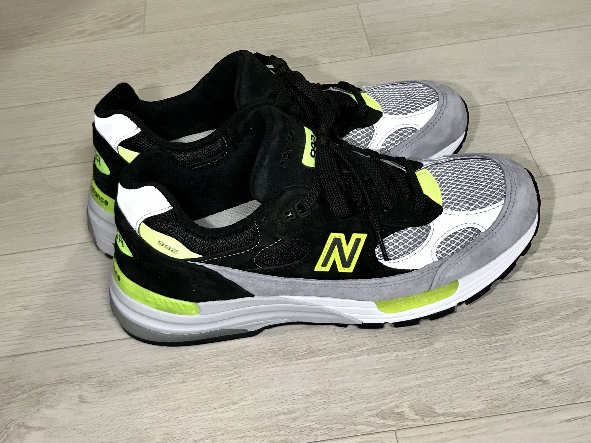 New Balance 992 Made in USA Black Grey Volt 착용 스타일