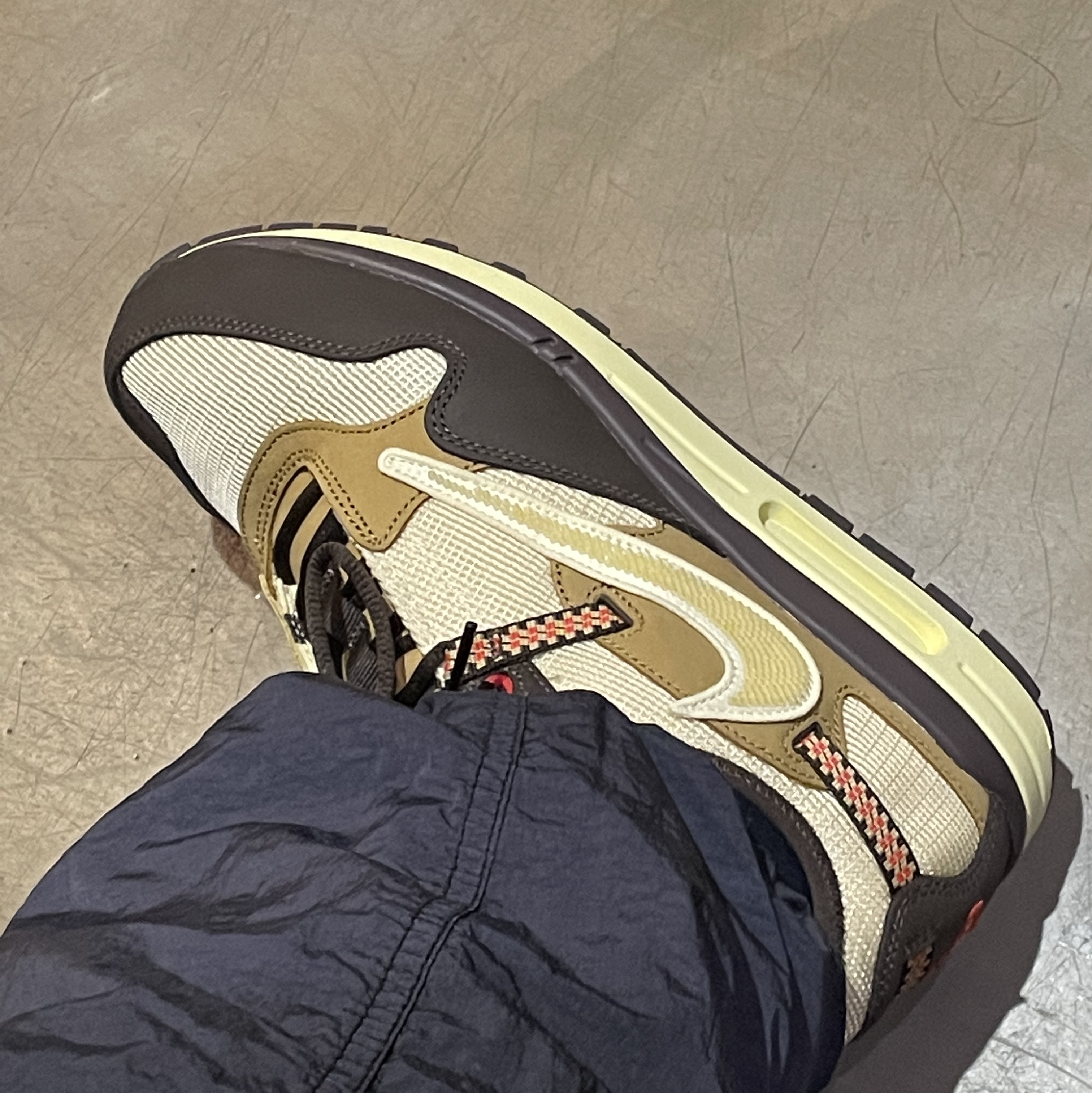 Nike x Travis Scott Air Max 1 Cact.us Brown 착용 스타일