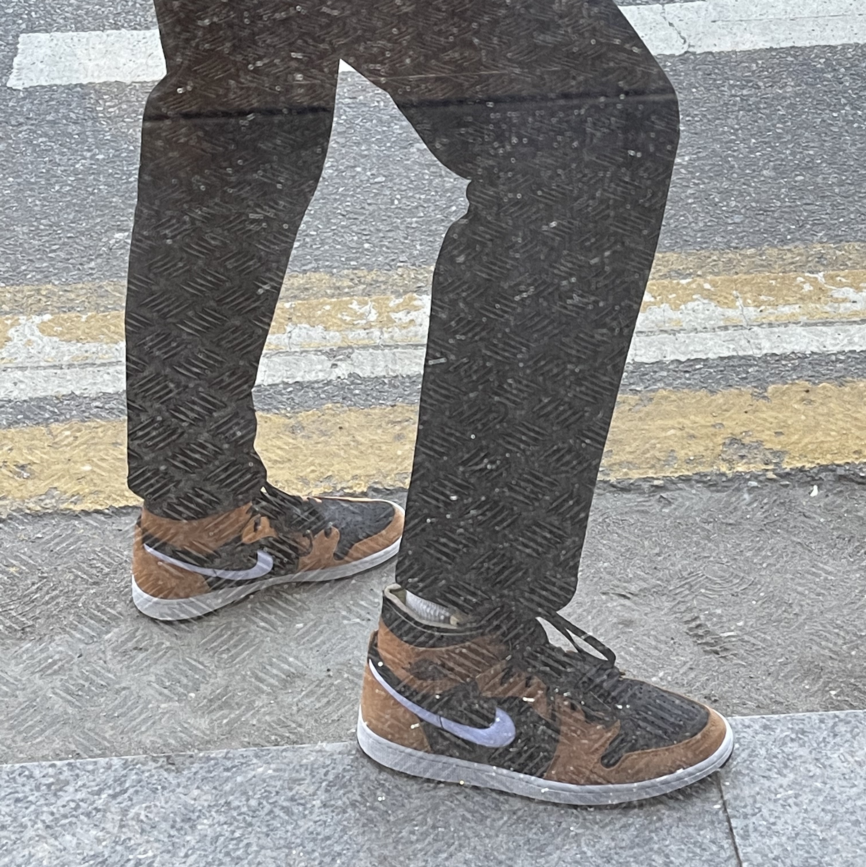 Jordan 1 Zoom Air CMFT Monarch Orange 착용 스타일 - 2