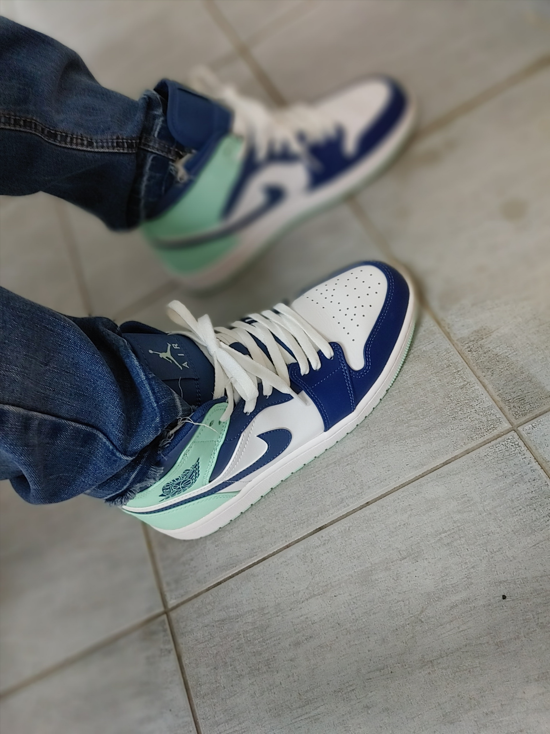 Jordan 1 Mid Blue Mint 착용 스타일