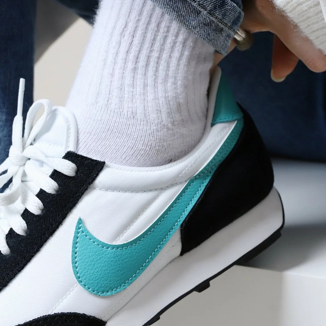 (W) Nike Daybreak White Washed Teal 착용 스타일 - 3