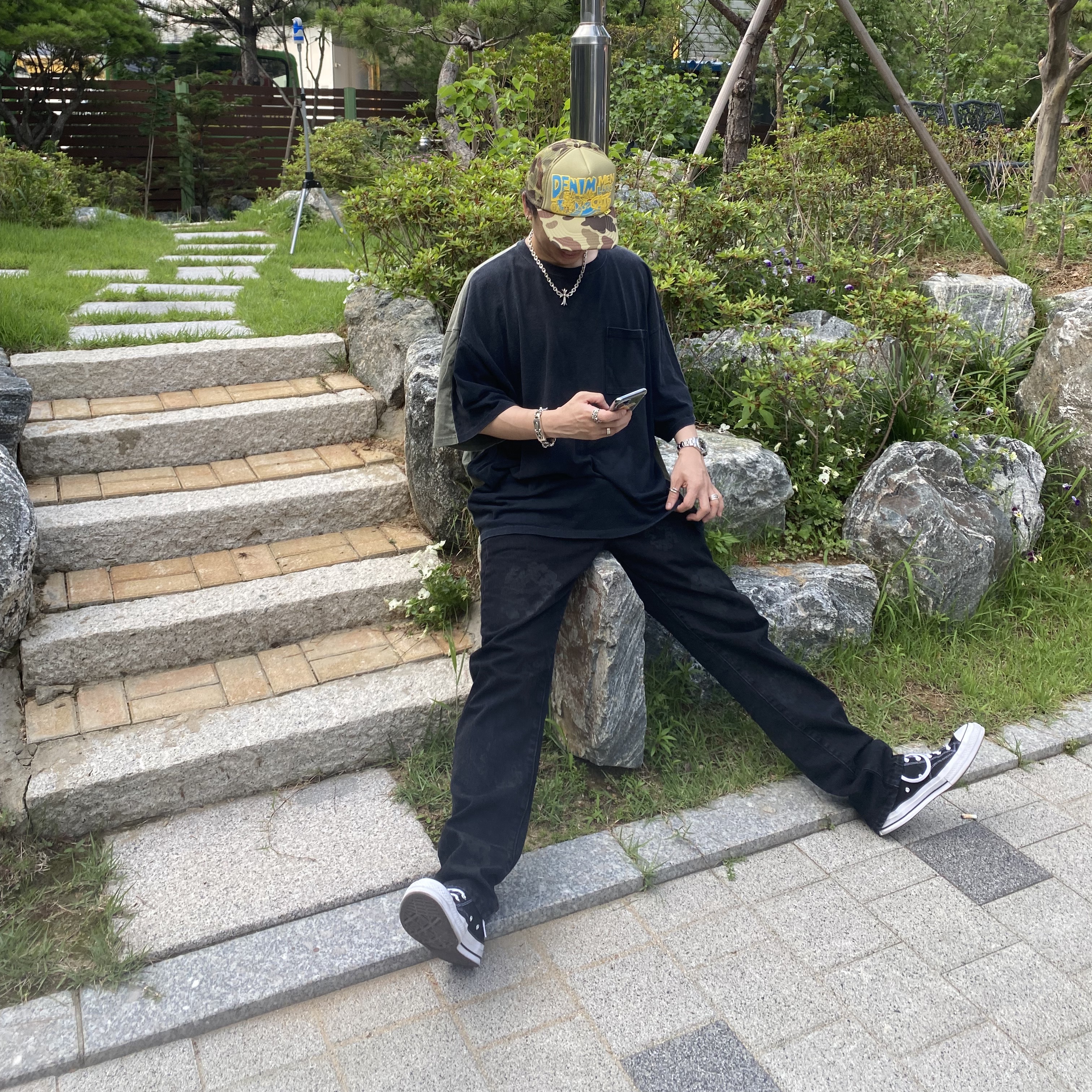 Converse x Stussy Chuck 70 High Black 착용 스타일 - 1