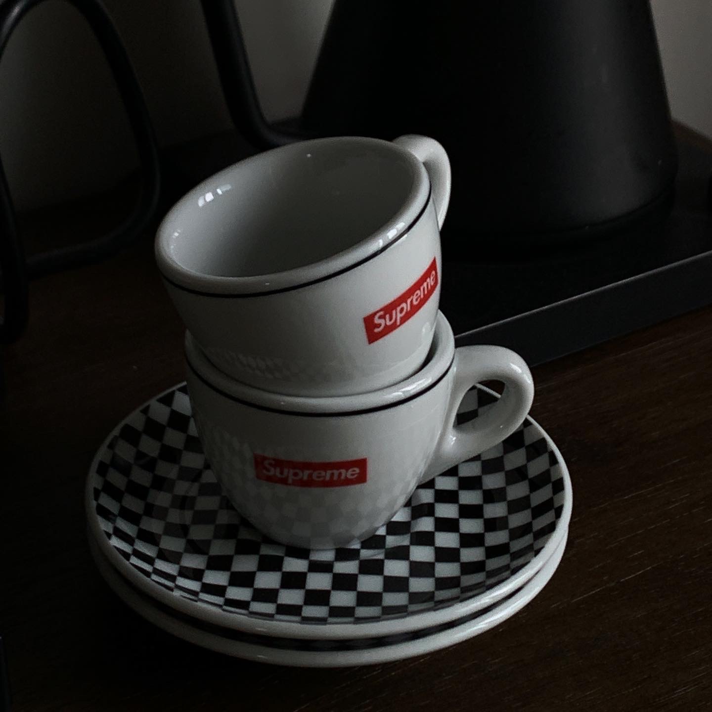 Supreme x IPA Porcellane Aosta Espresso Set Black (Set of 2) 착용 스타일 - 4