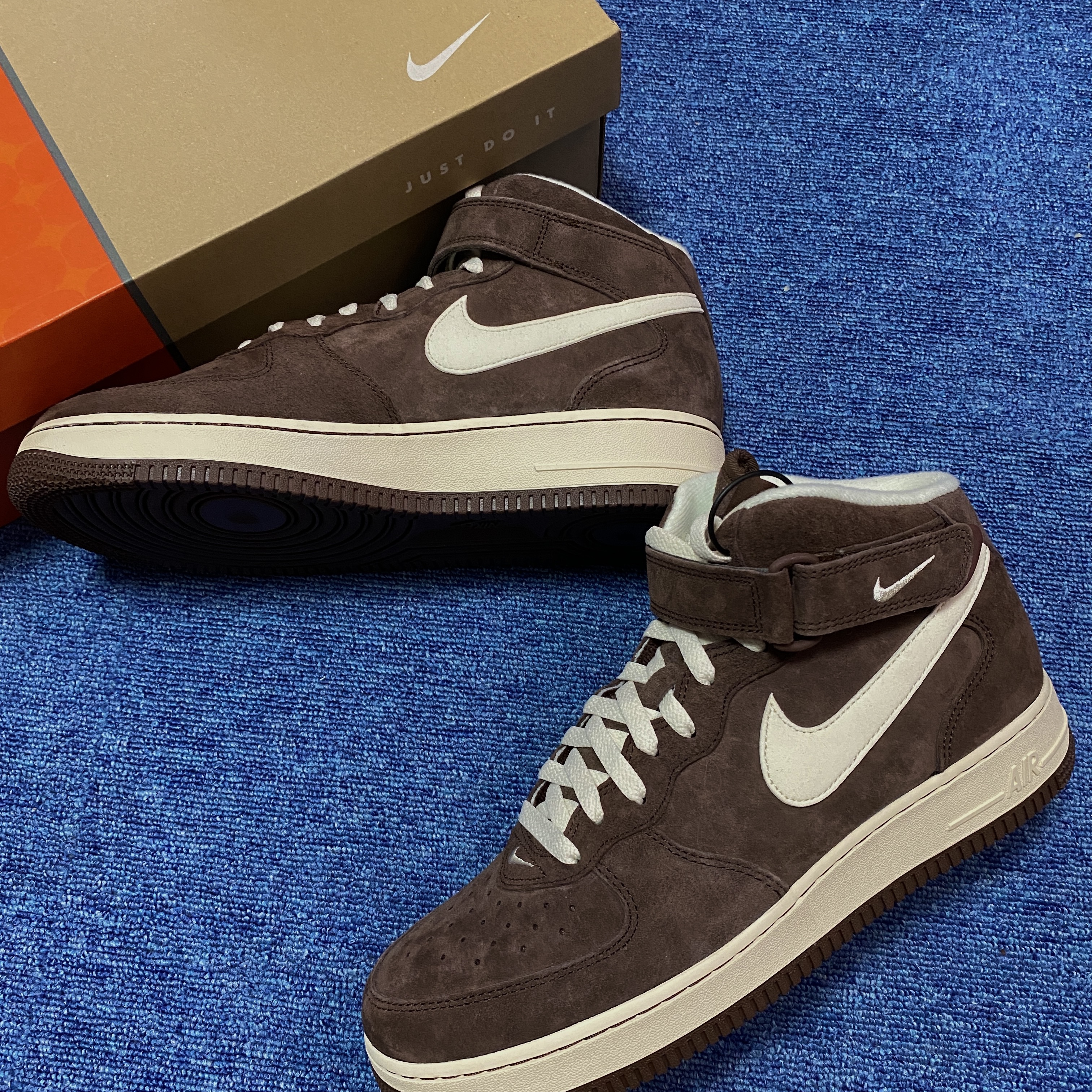 Nike Air Force 1 Mid '07 QS Chocolate 착용 스타일 - 1