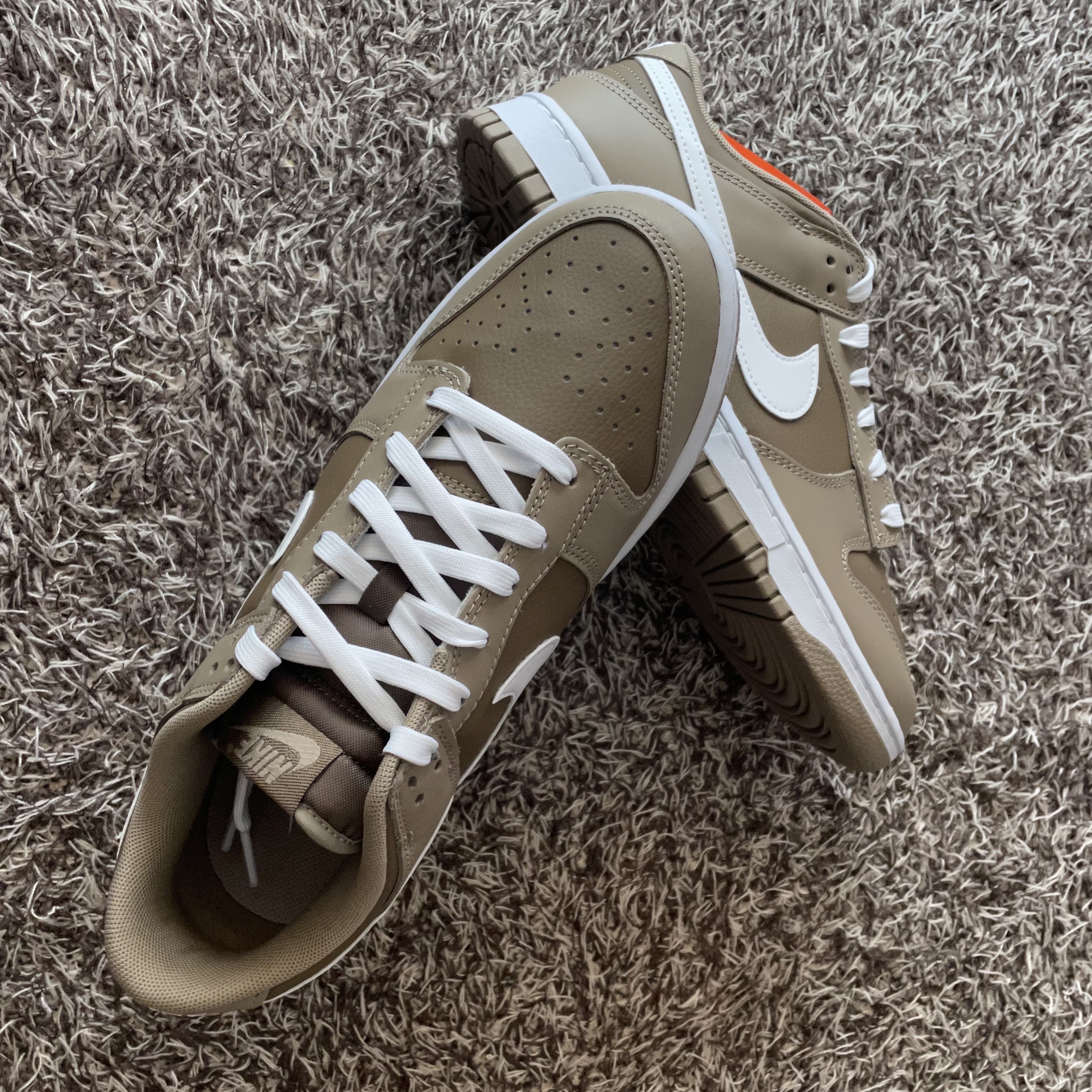 Nike Dunk Low Retro Khaki Hazel Rush 착용 스타일 - 3
