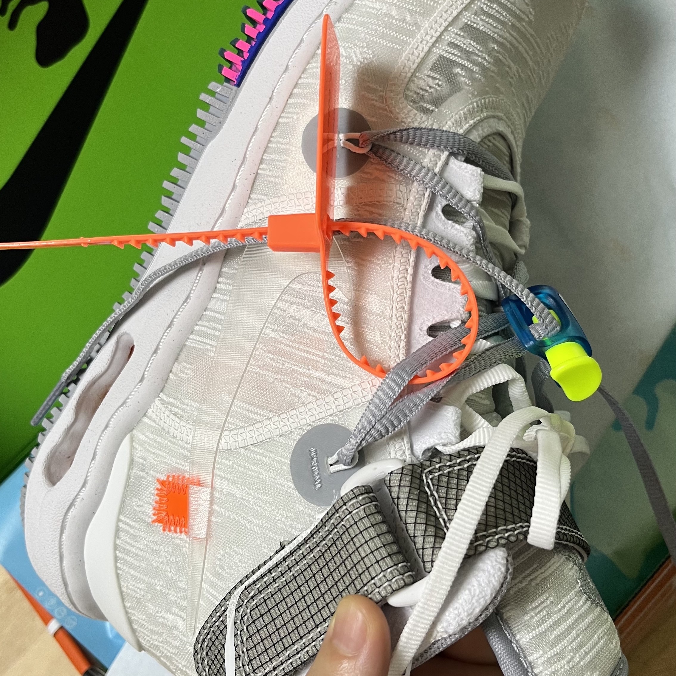 Nike x Off-White Air Force 1 Mid SP White 착용 스타일 - 3