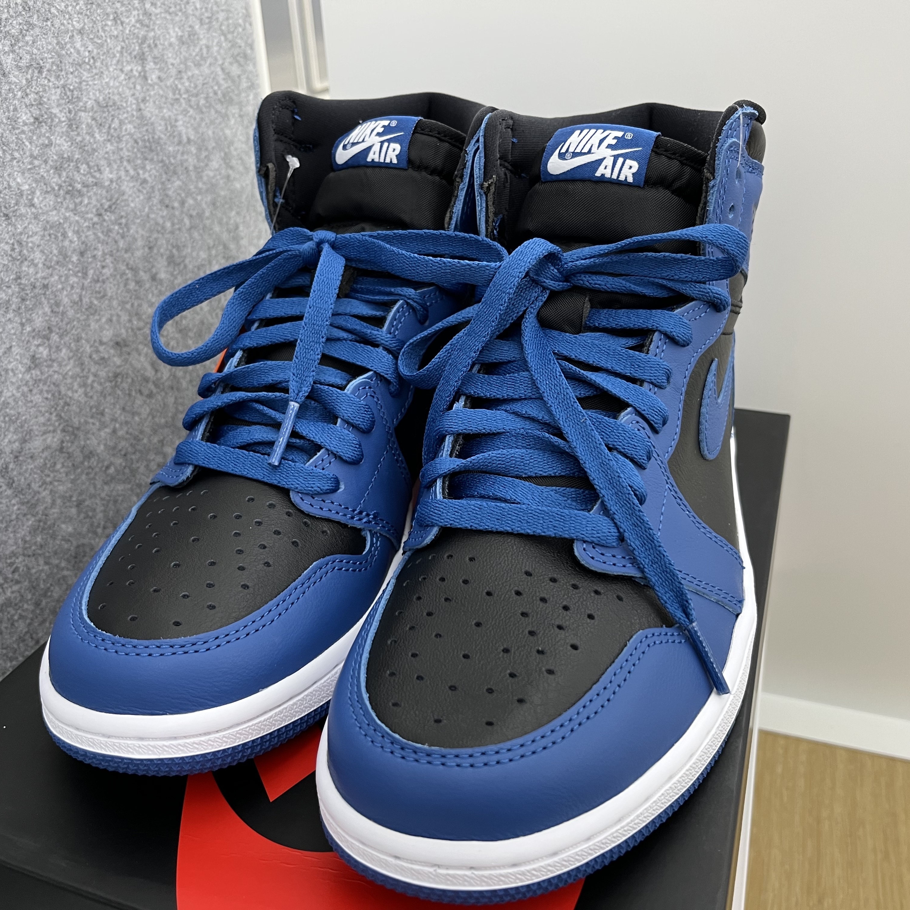 Jordan 1 Retro High OG Dark Marina Blue 착용 스타일 - 1