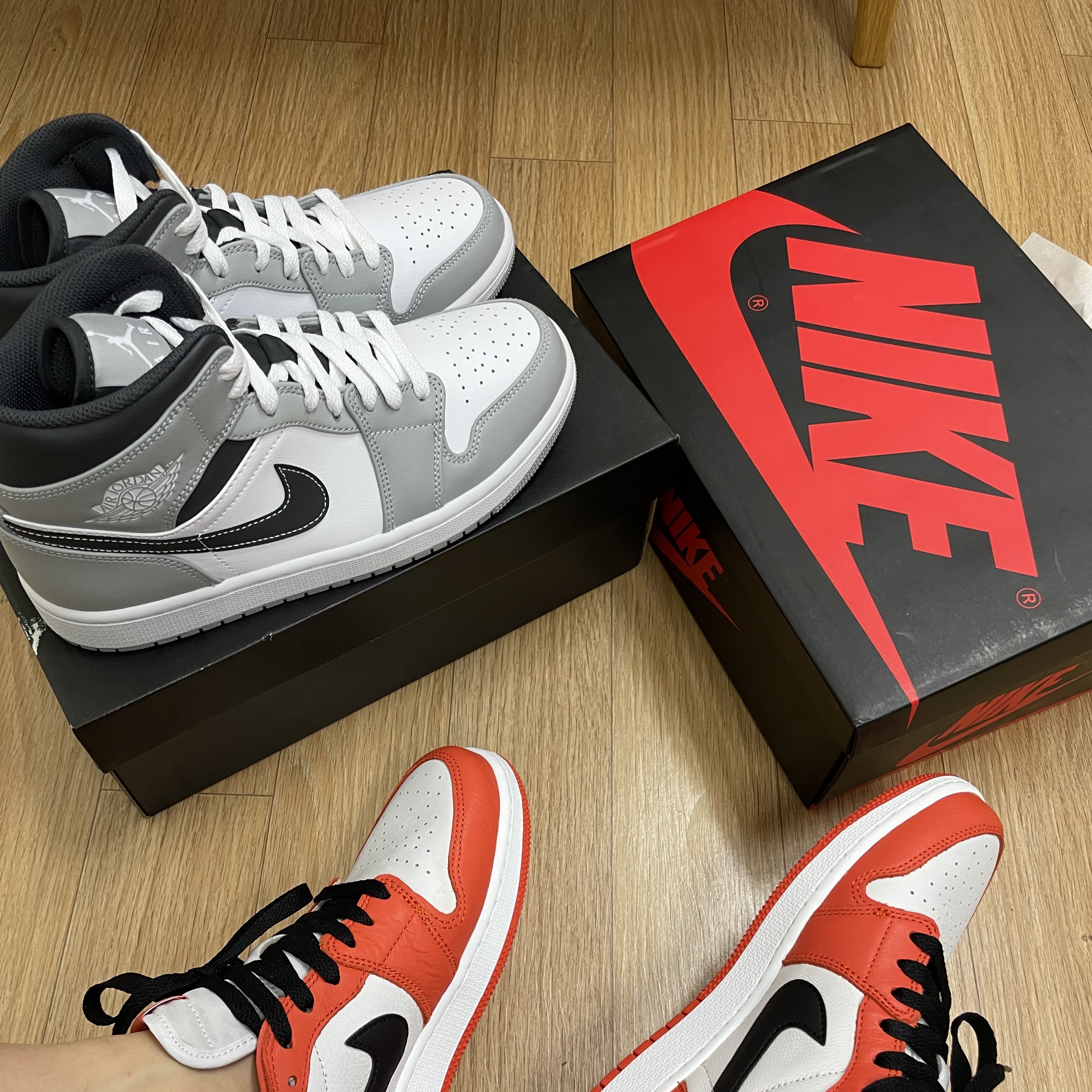 Jordan 1 Mid Light Smoke Grey Anthracite, (GS) Jordan 1 Low OG Starfish 착용 스타일