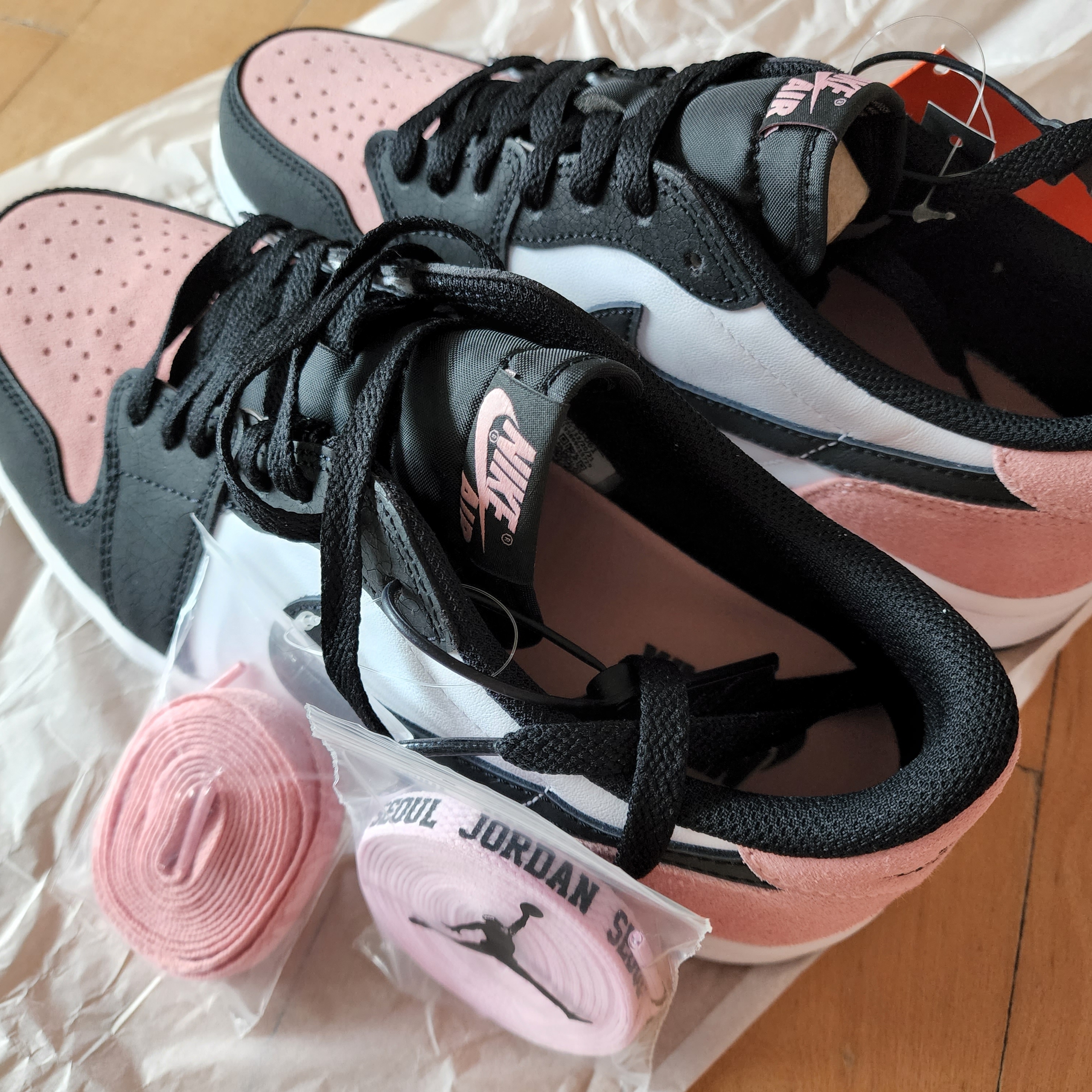 Jordan 1 Retro Low OG Bleached Coral 착용 스타일